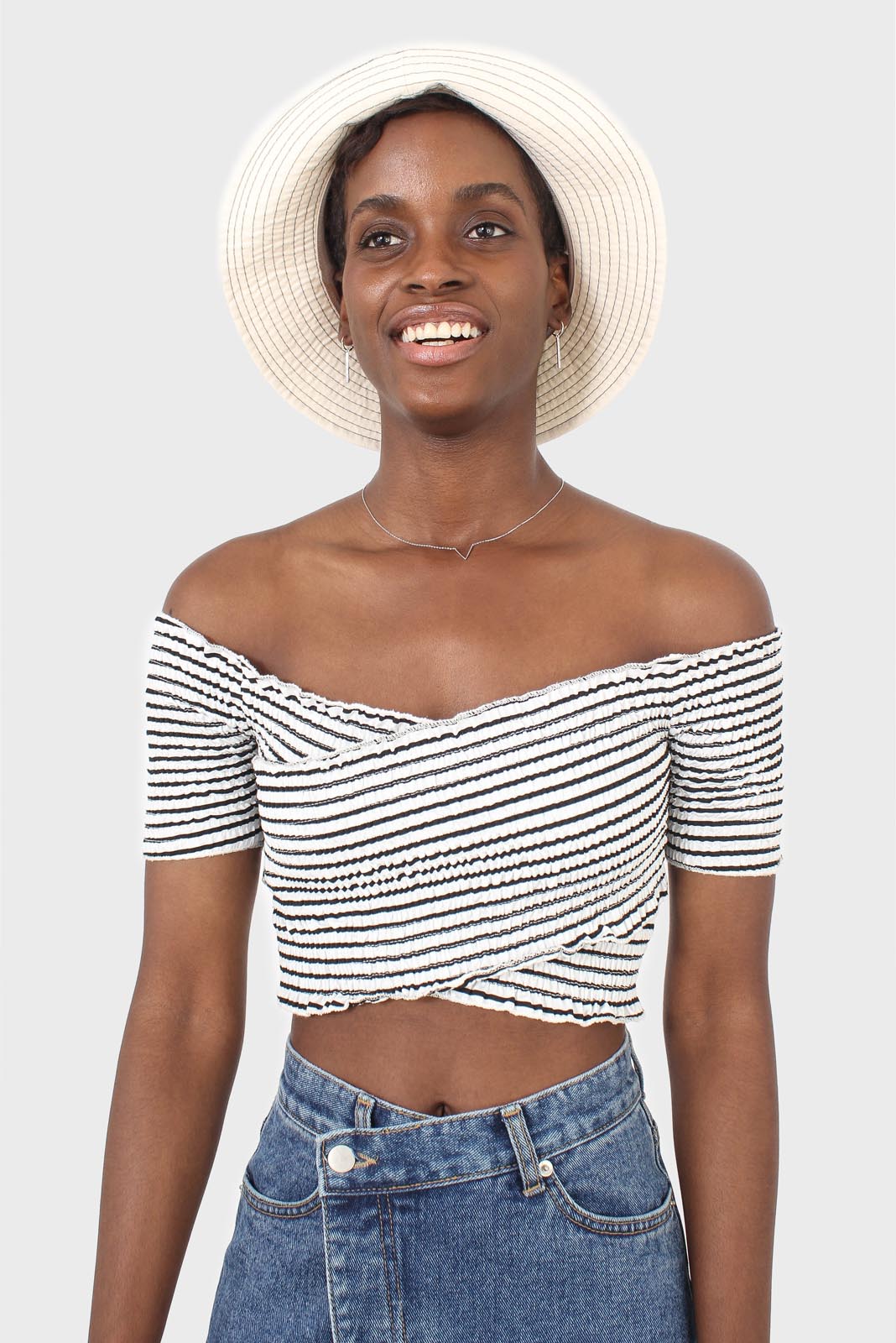Black and white stripe ruched cropped off shoulder tee_6