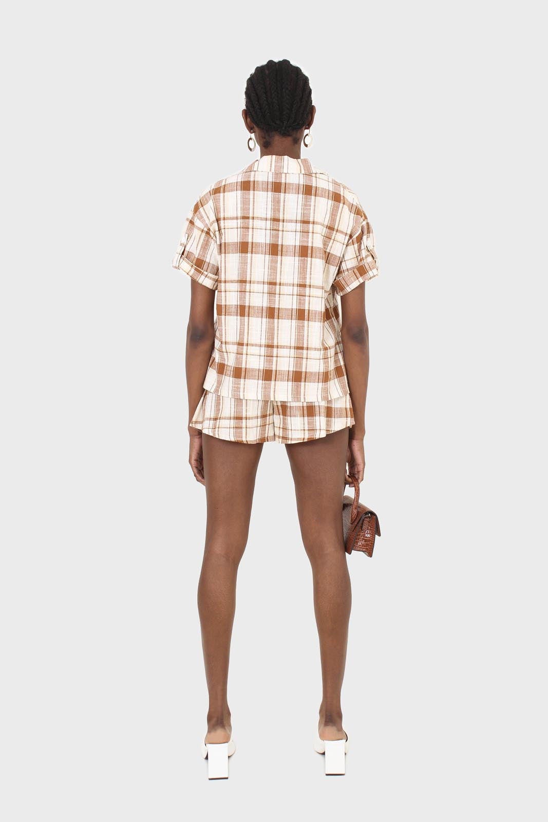 Beige and brown checked linen shorts_4