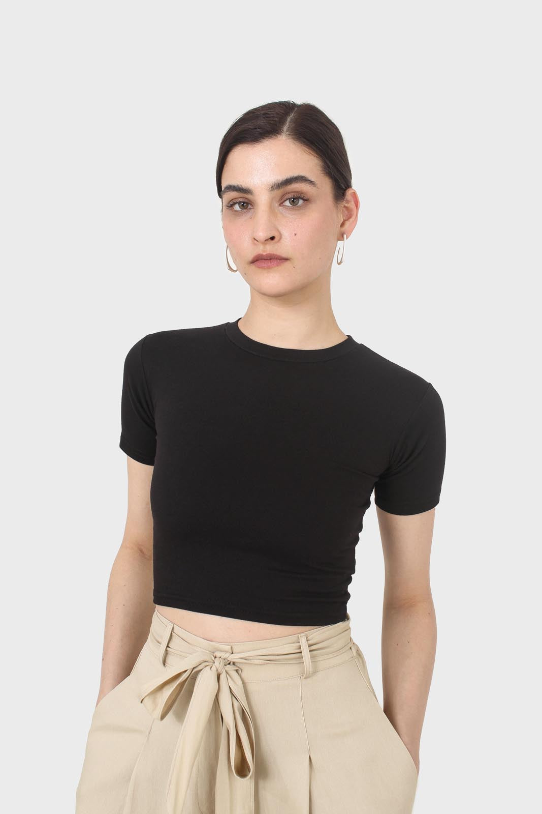 Black fitted cropped tee_1