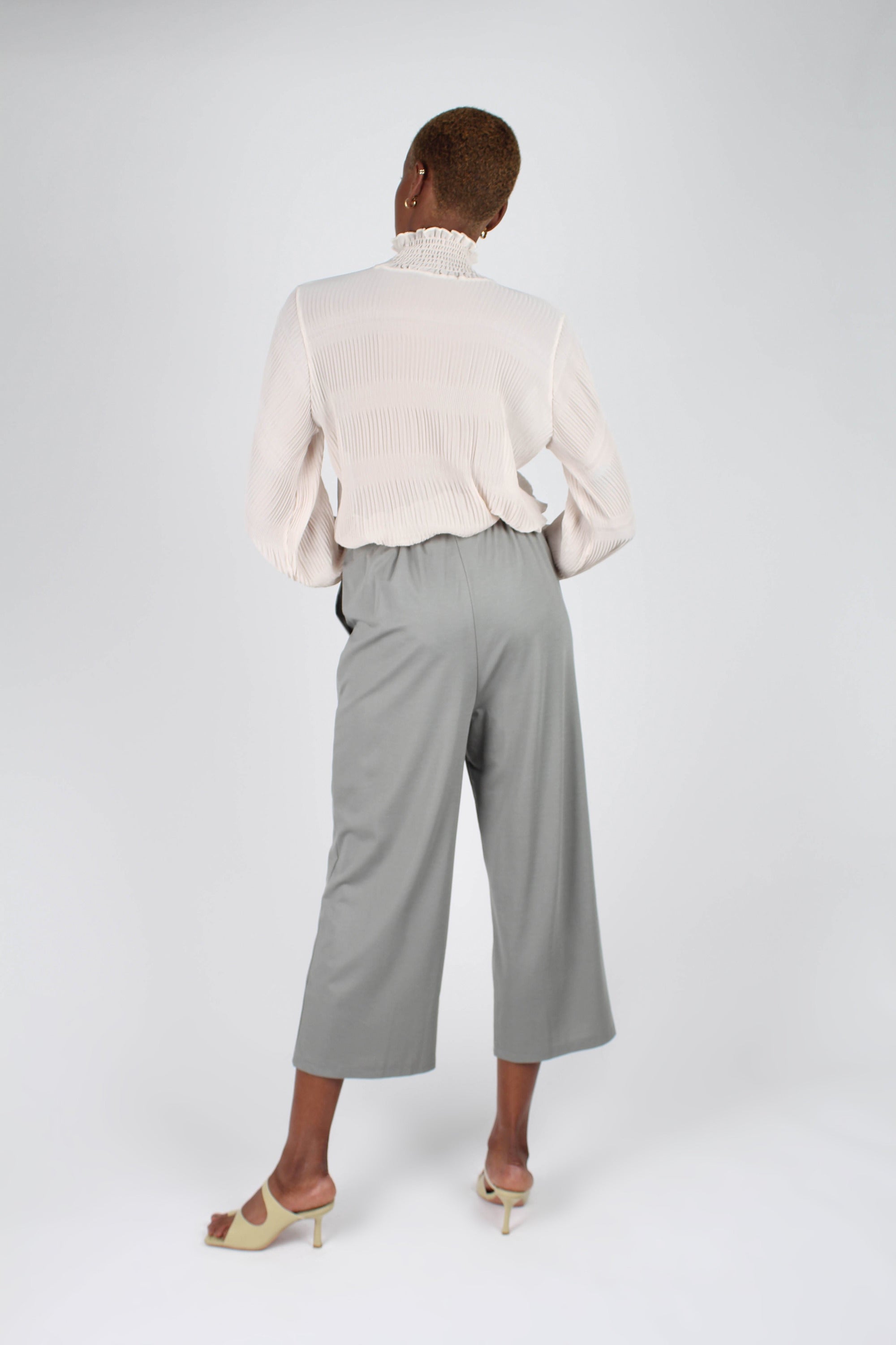 Khaki patch pocket loose fit trousers_2