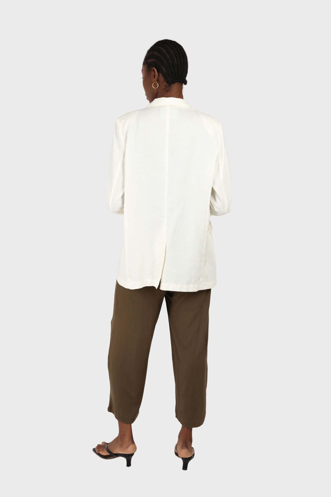 White single breasted tailored blazer_2