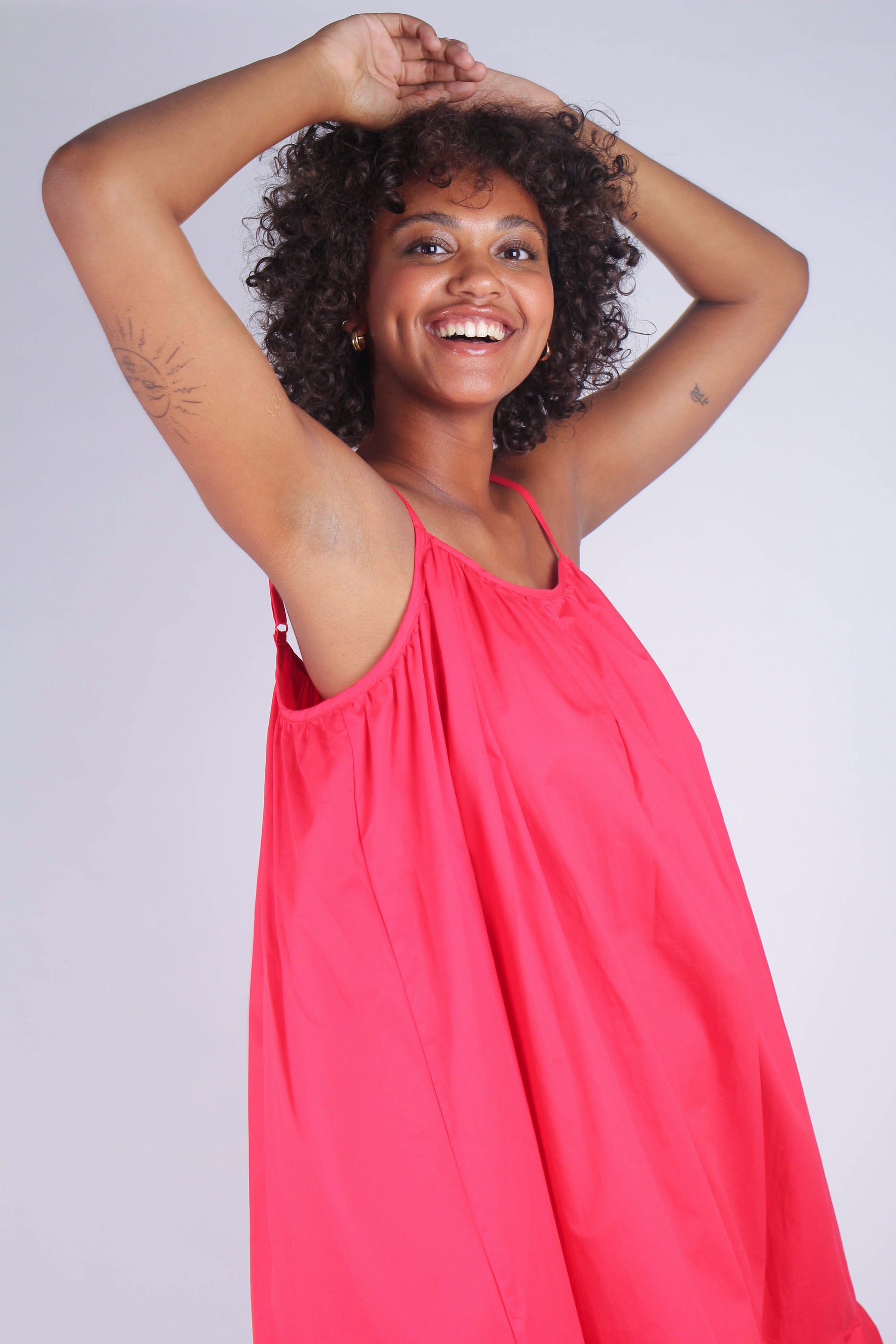 Red large ruffle hem rope belted dress_10