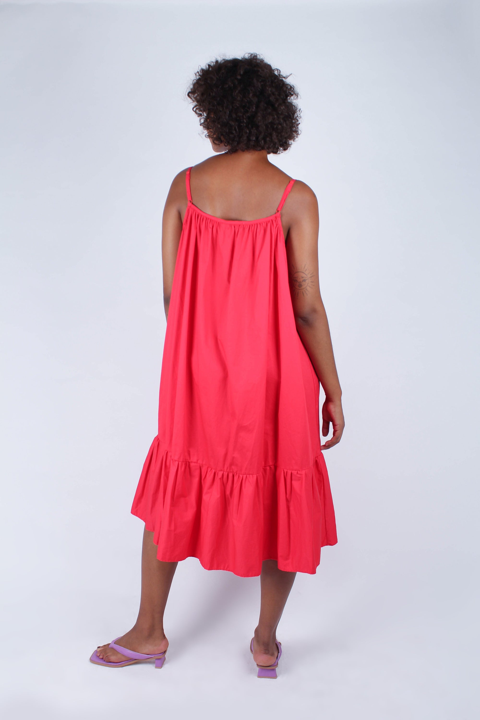 Red large ruffle hem rope belted dress_7