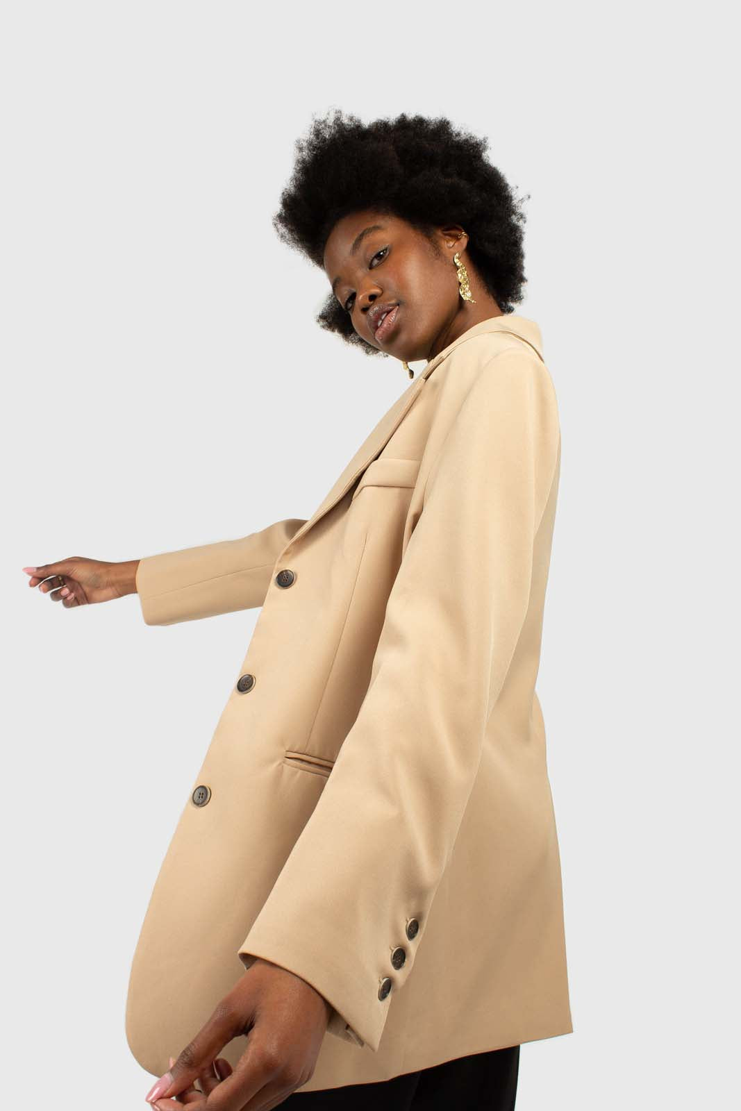 Beige flap pocket long belted blazer_4