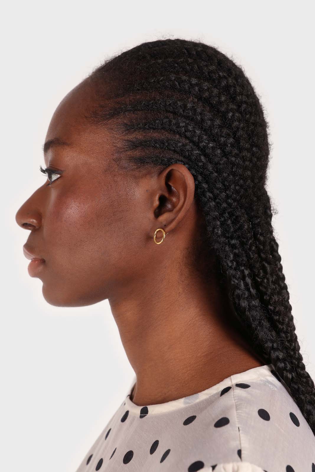 Gold hollow circle stud earrings_2