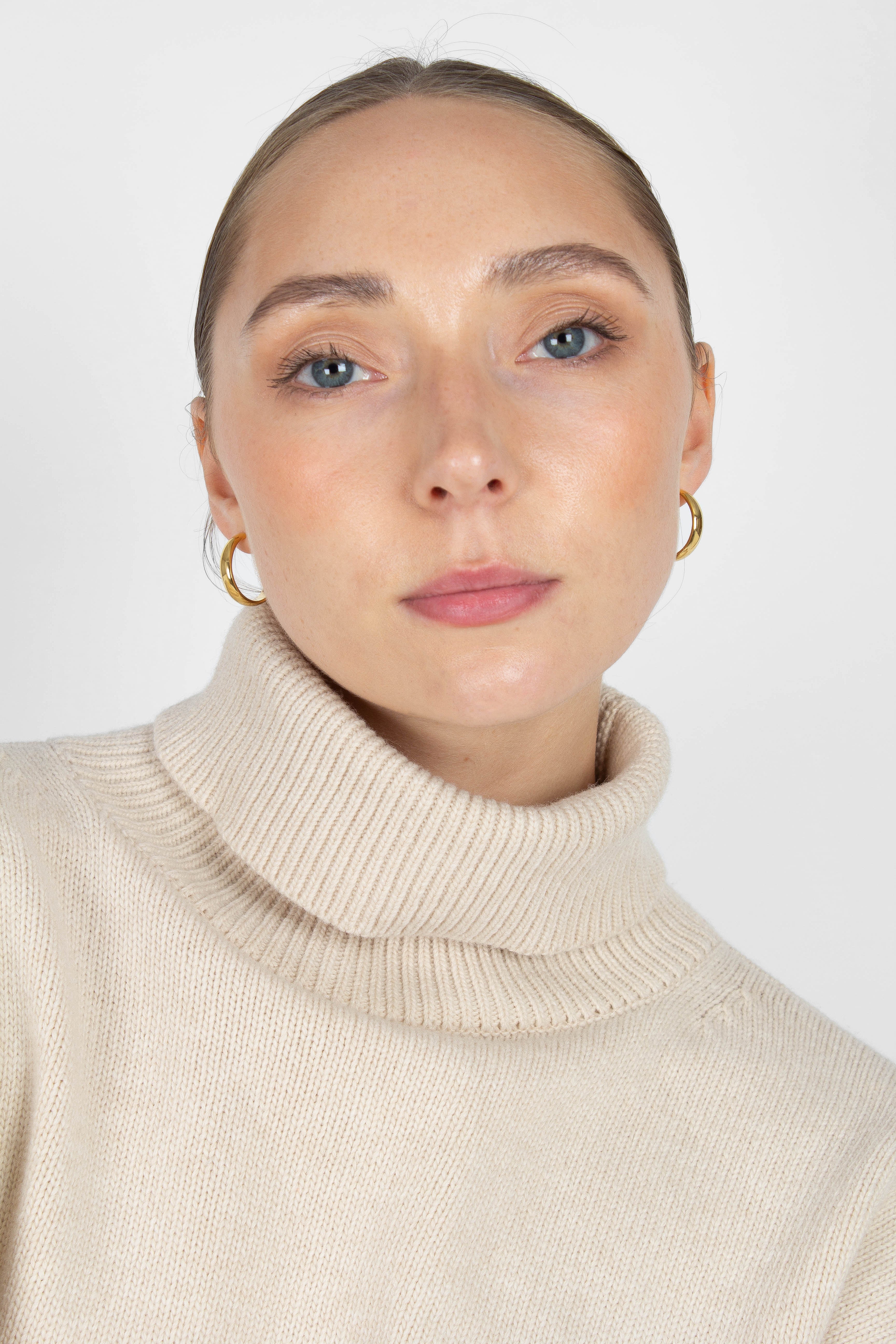 Ivory oversized wool turtleneck jumper_11