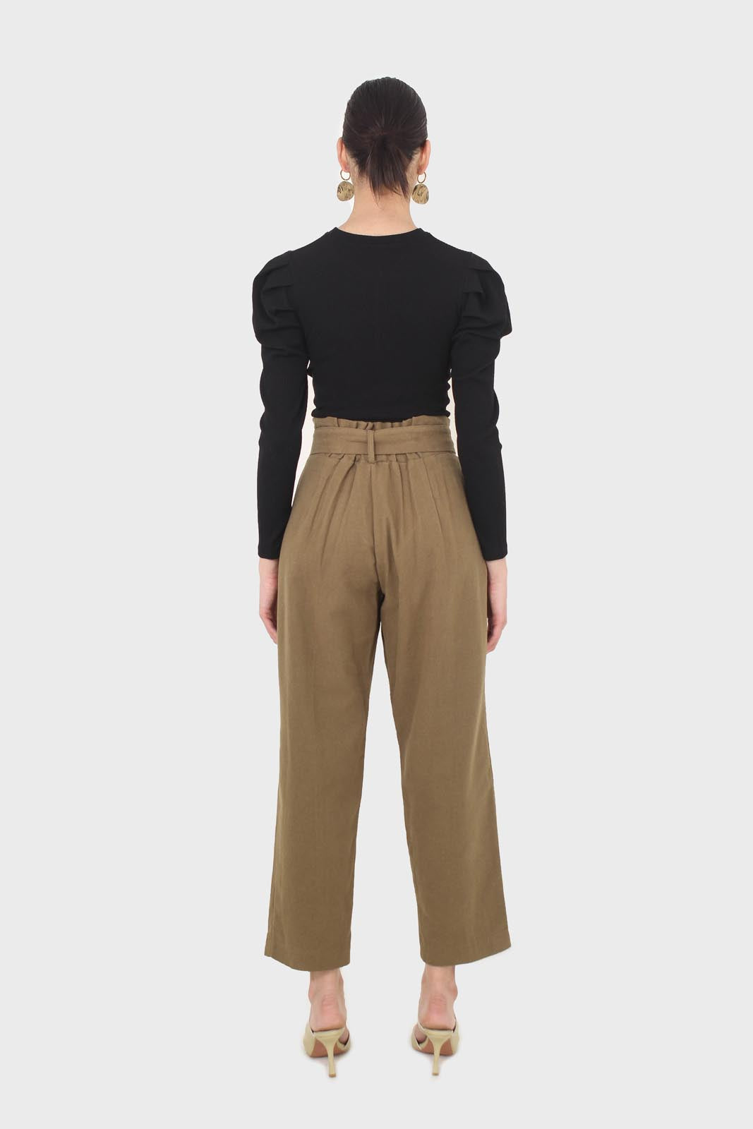 Khaki tuck belted loose fit trousers_4