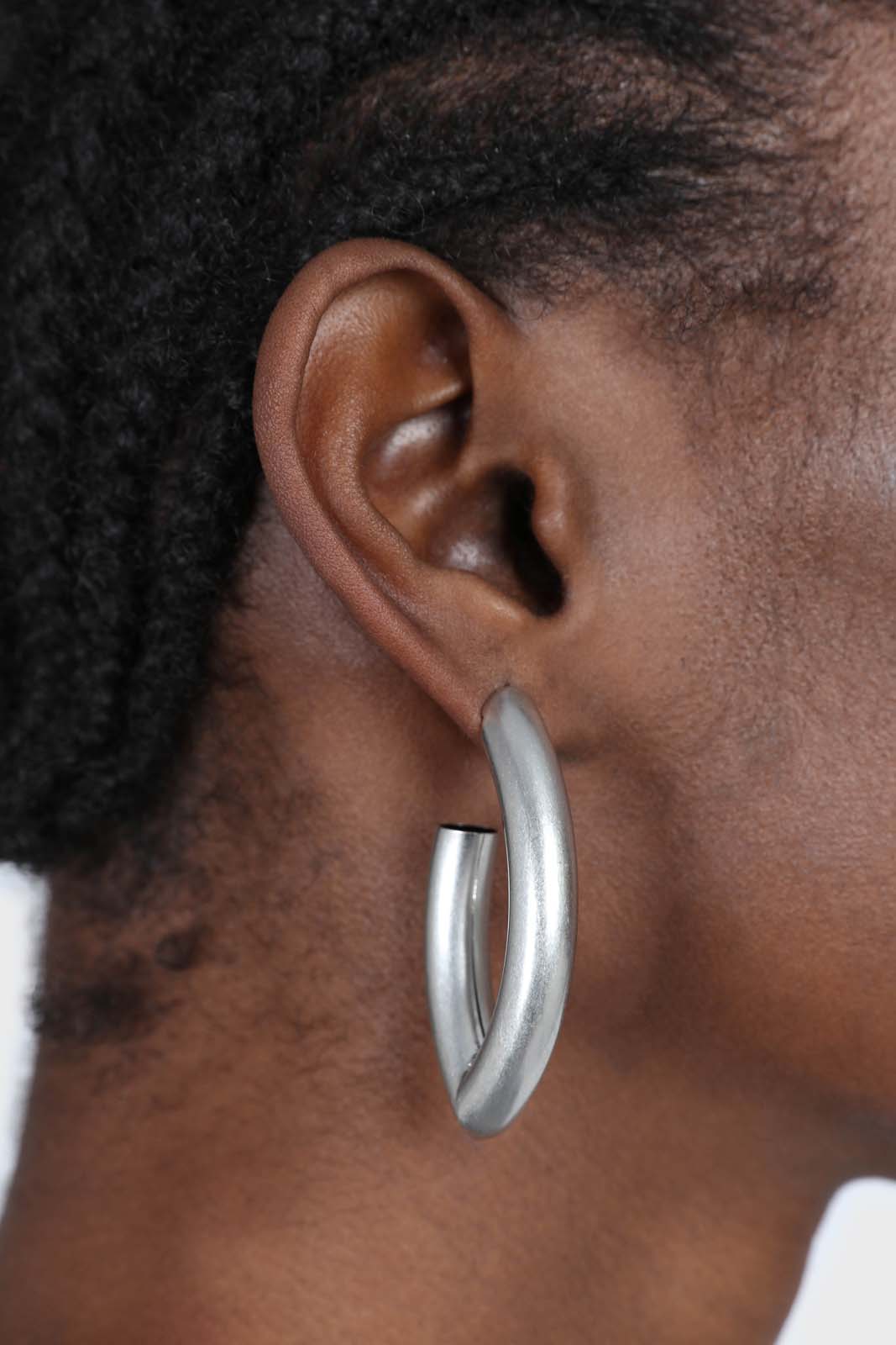 Silver matte thick sharp oval earrings_2