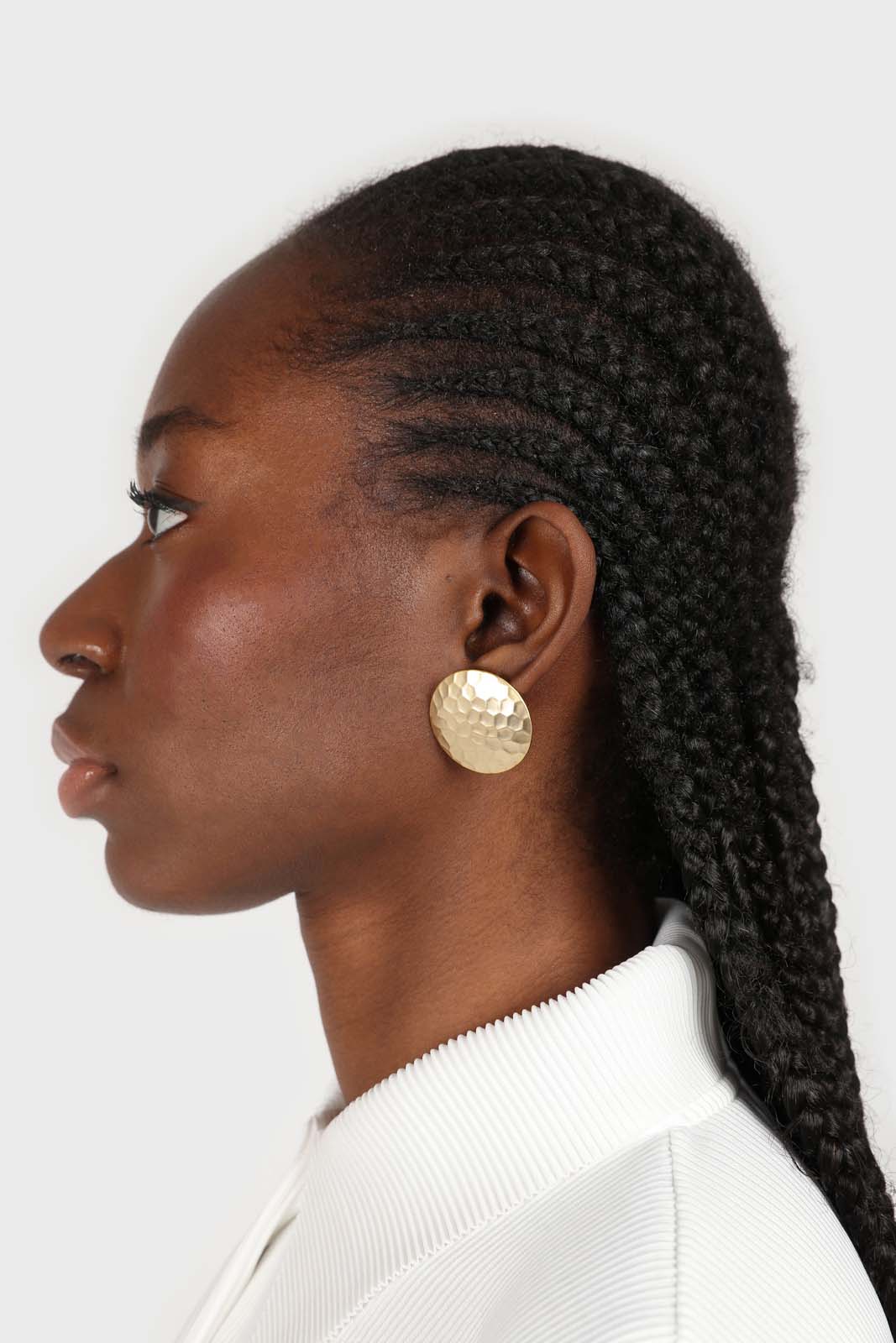 Gold hammered circle earrings_3