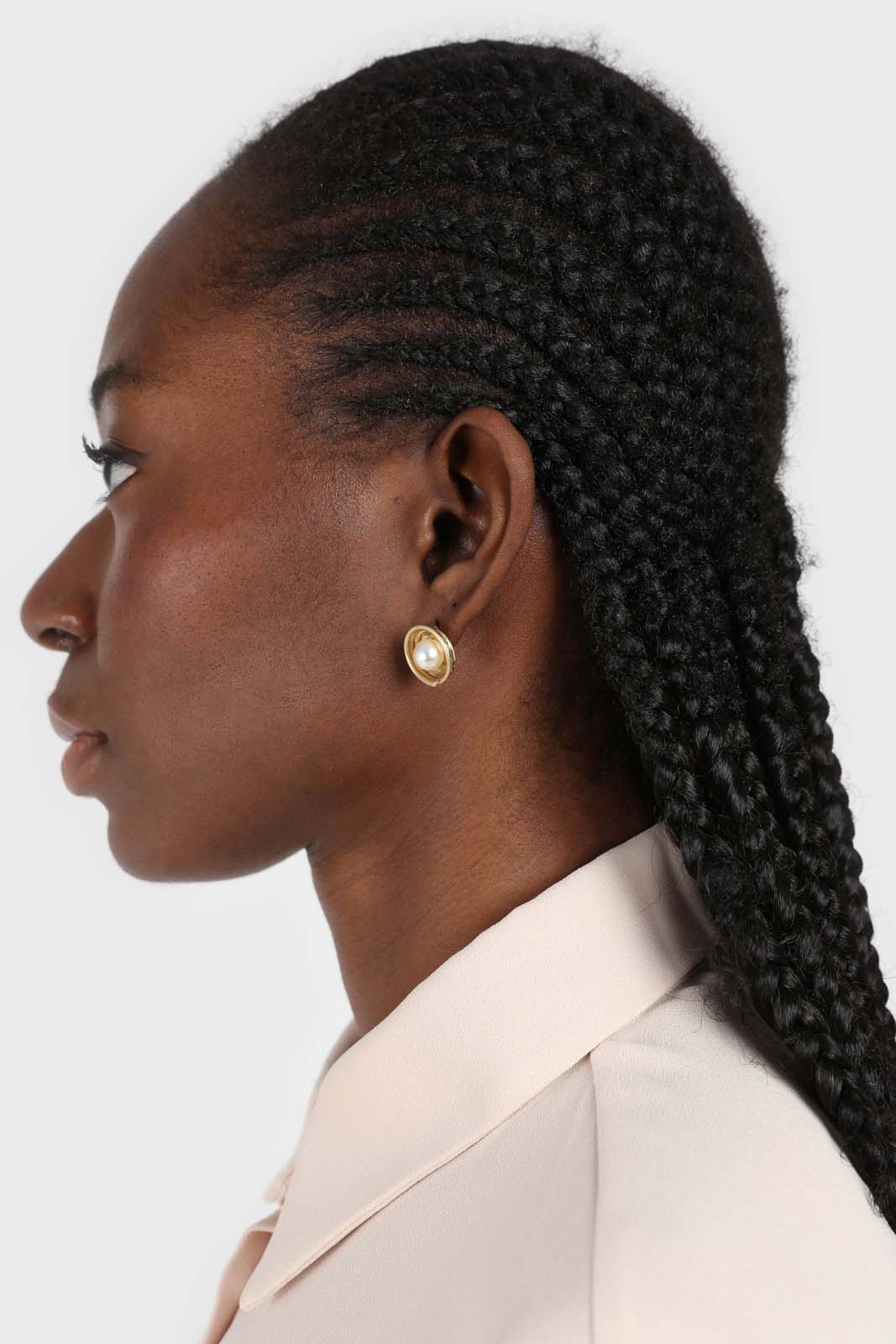 Gold large pearl circle nest earrings_3