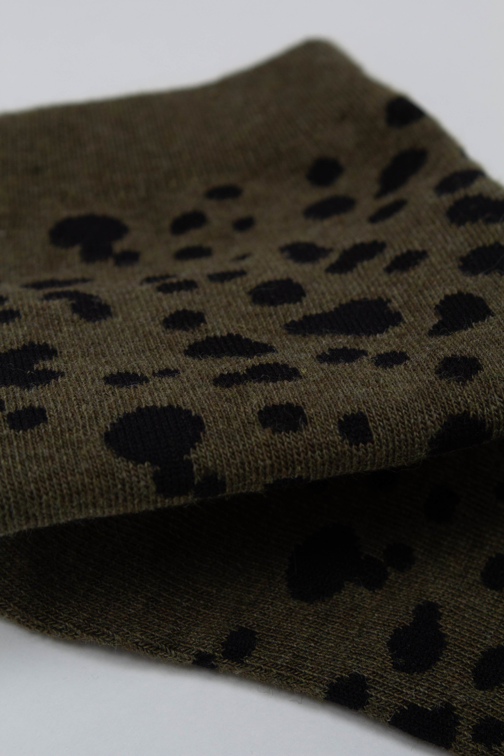 Khaki and black leopard socks_8