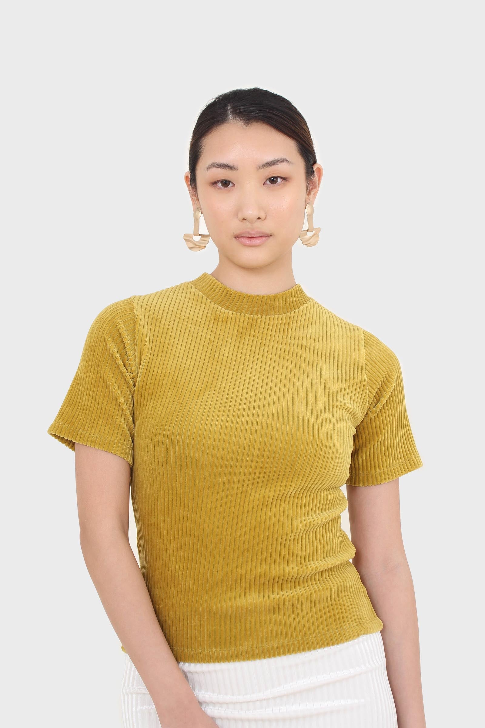 Mustard ribbed velvet mock neck tee_1