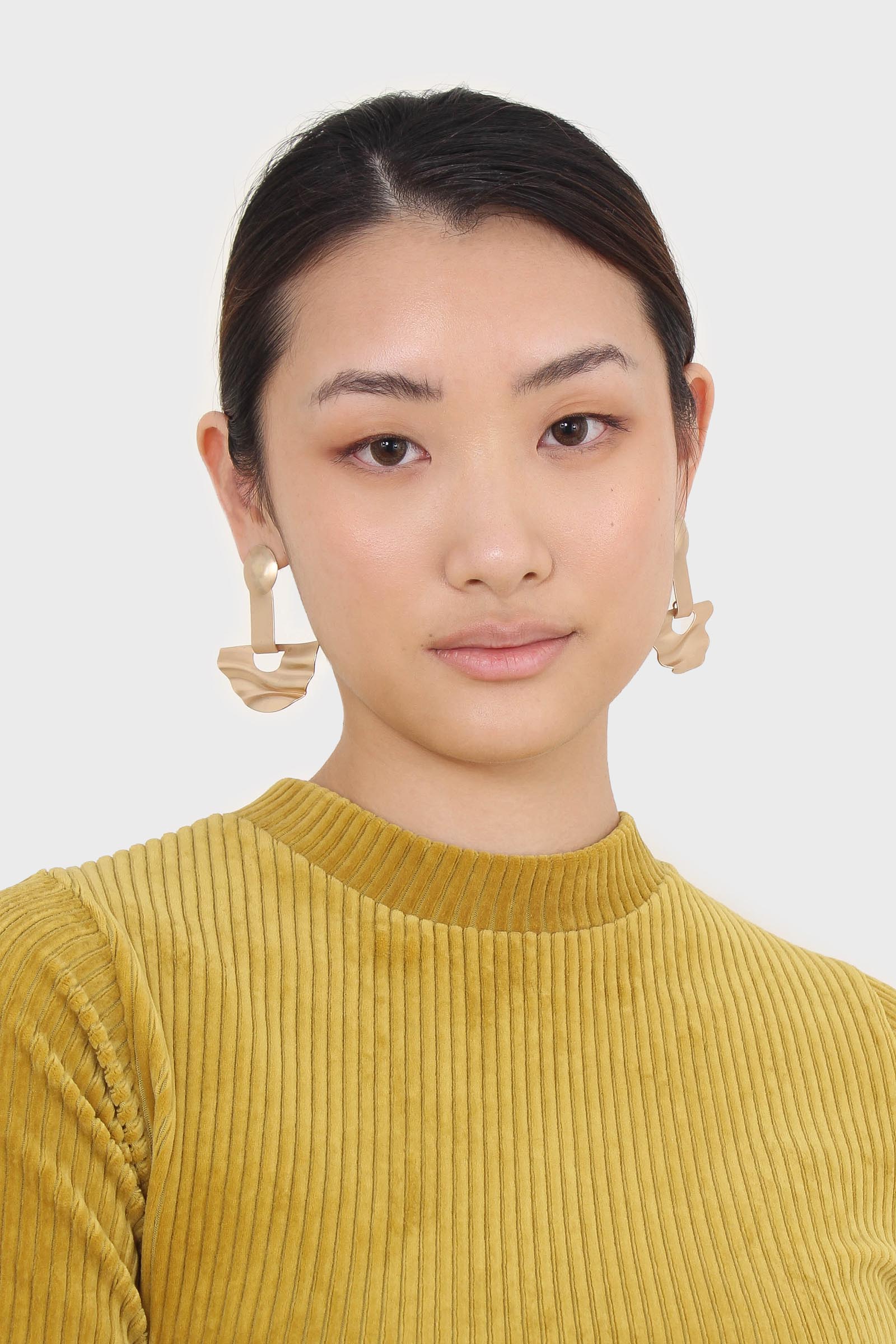 Mustard ribbed velvet mock neck tee_7