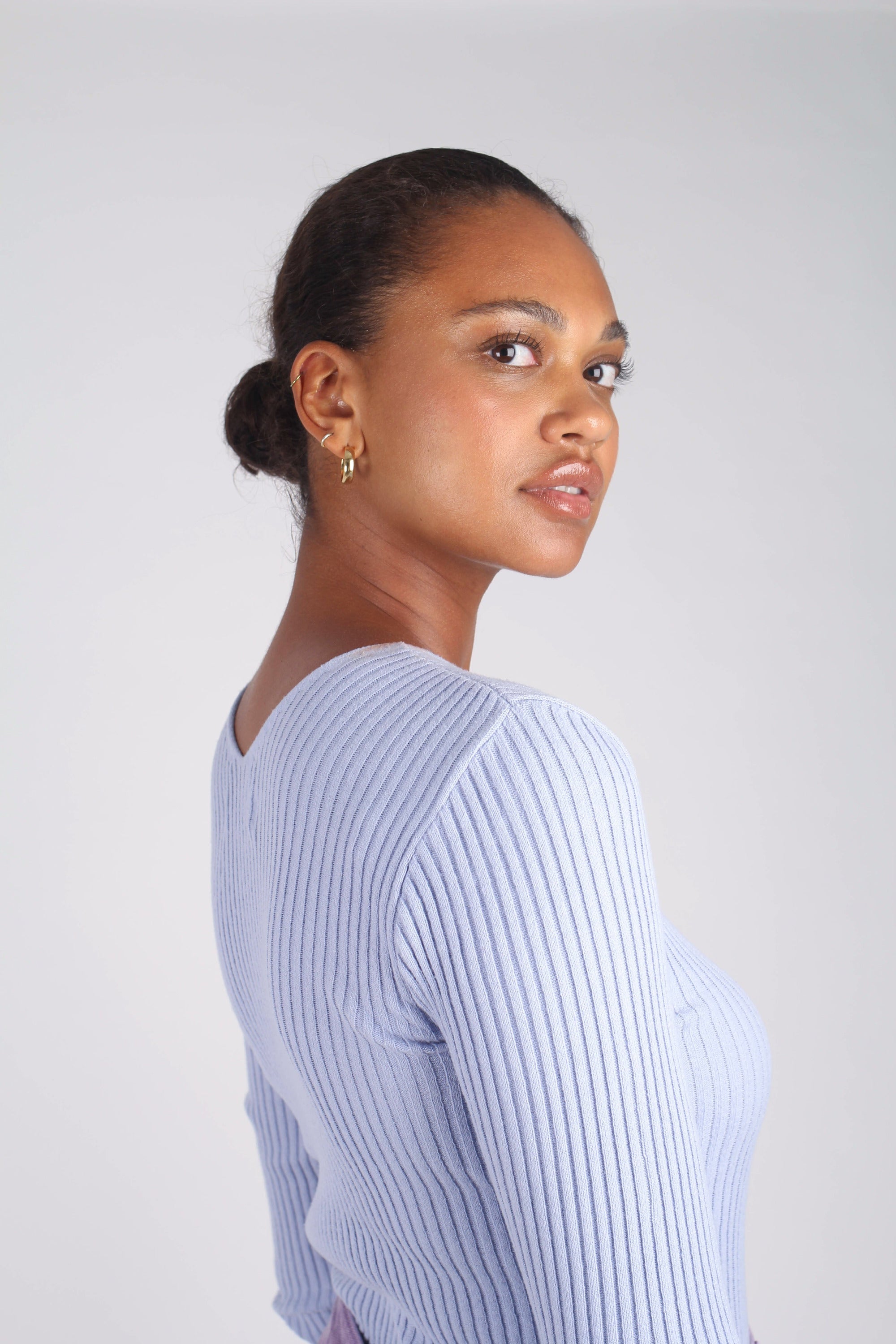 Light blue V-neck ribbed long sleeved knit_12