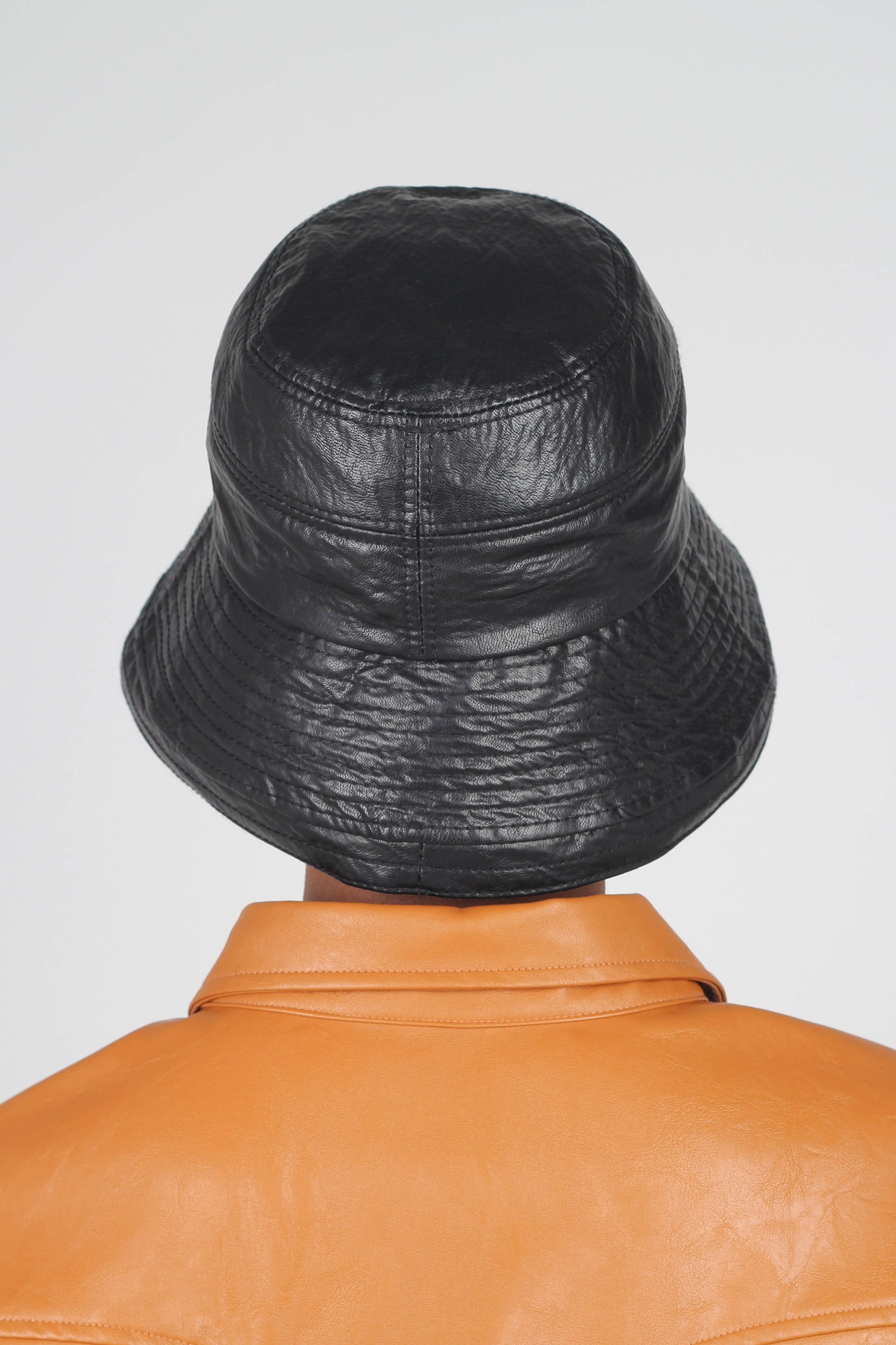 Black vinyl bucket hat_4