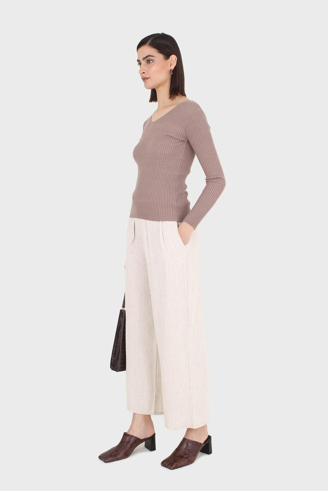 Cocoa V-neck ribbed long sleeved knit top_9