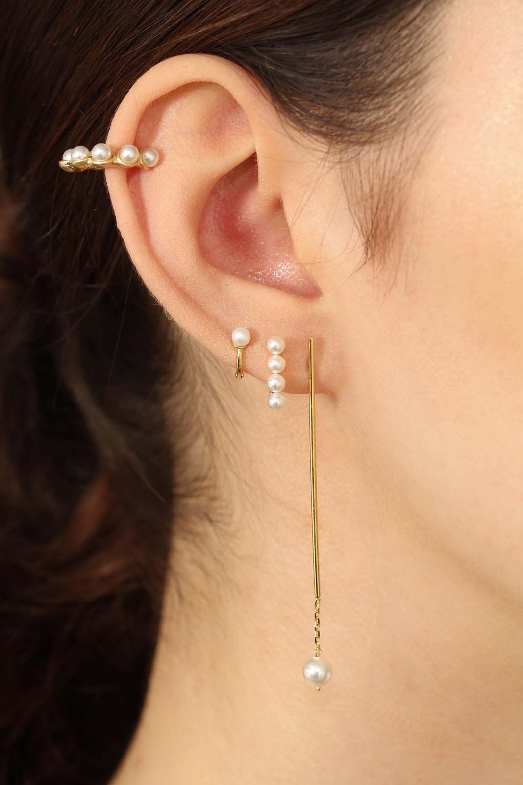 Gold long drop pearl earrings_2