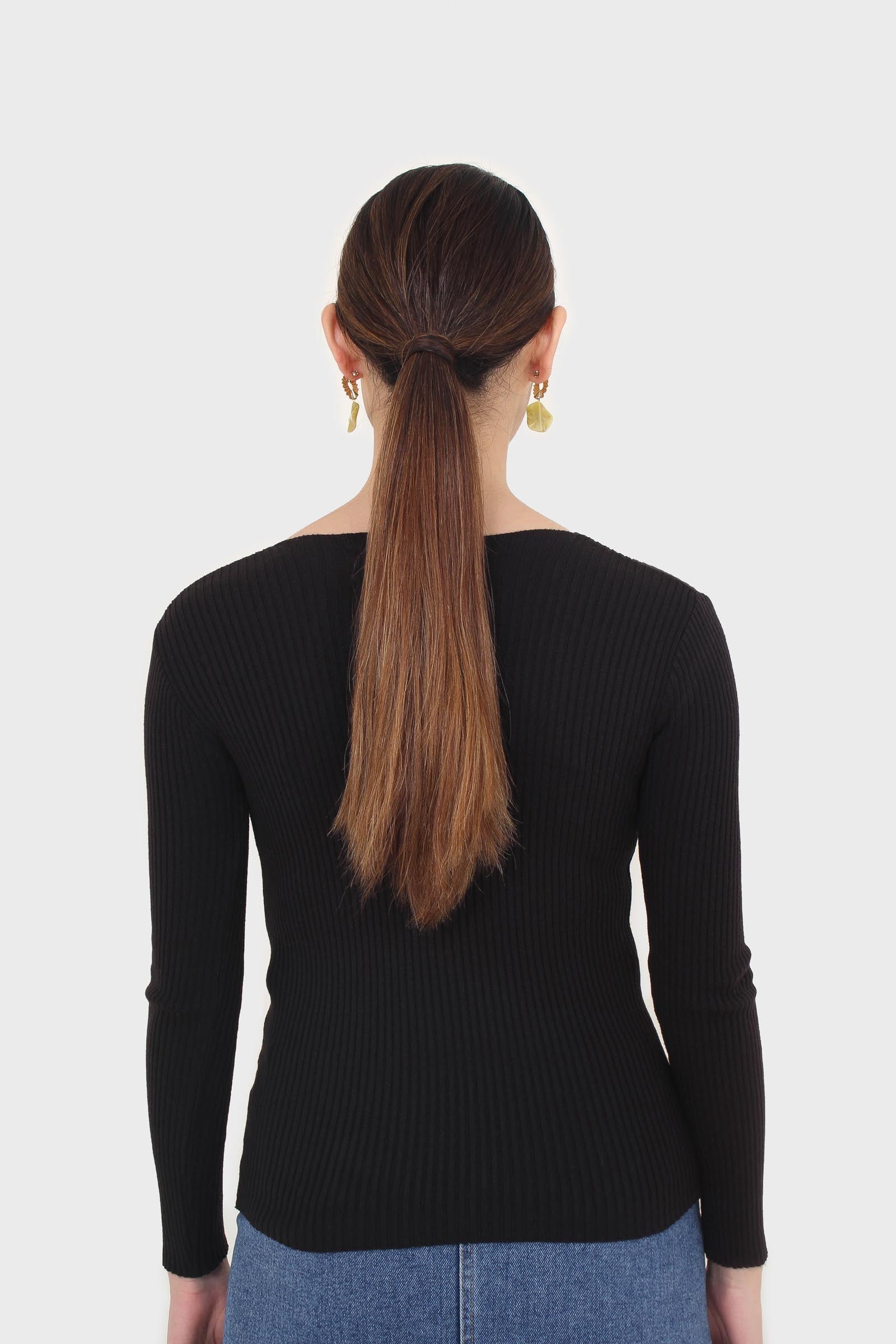Black V-neck ribbed long sleeved knit top_11