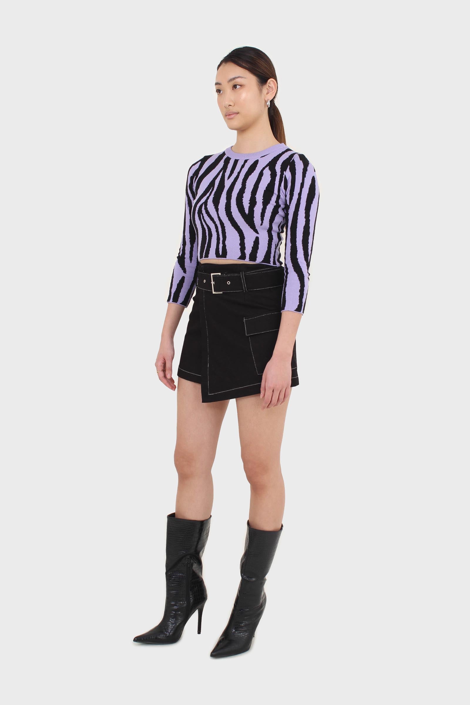 Black and white contrast stitch belted pocket mini_2