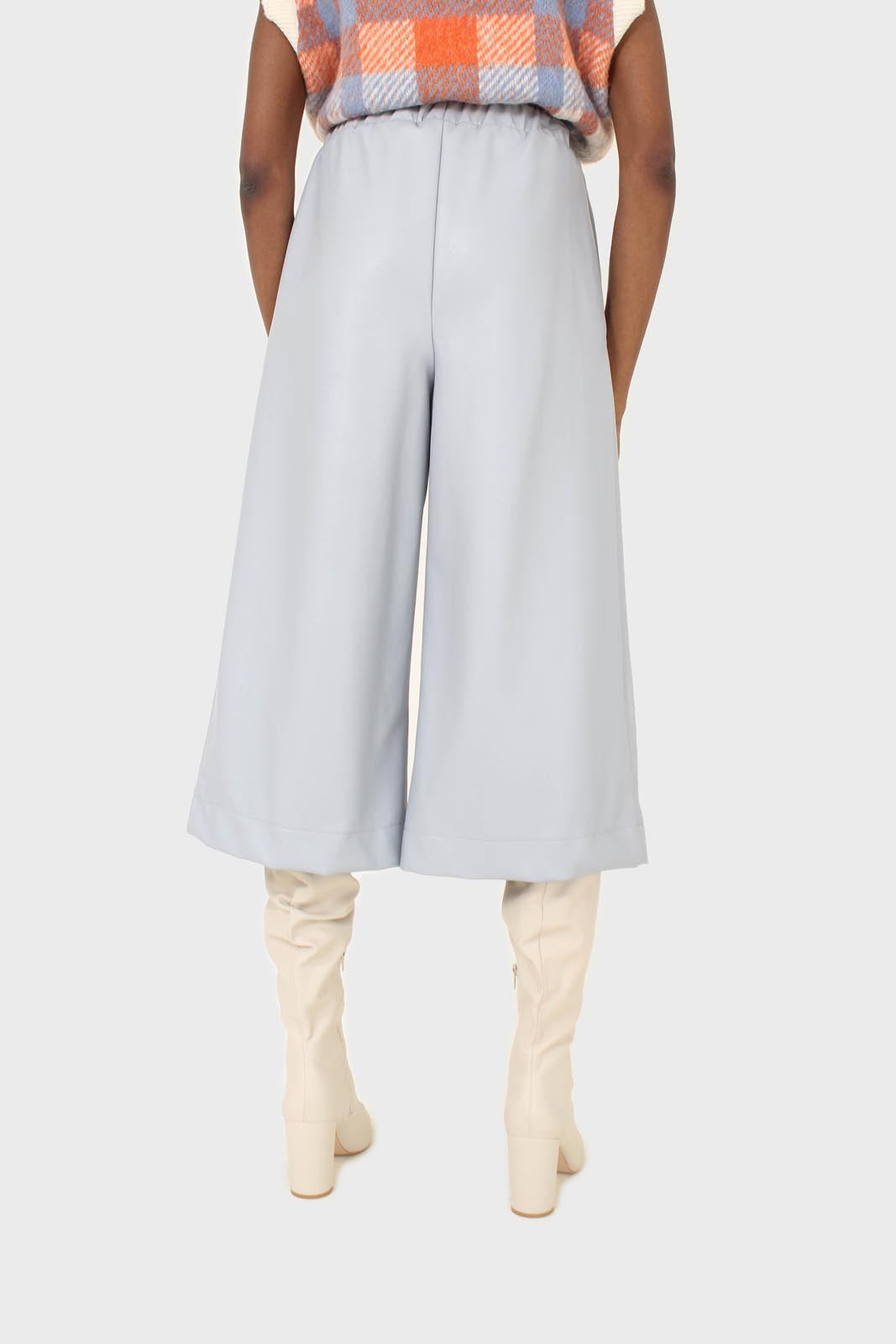 Light blue vegan leather wide leg short trousers_5