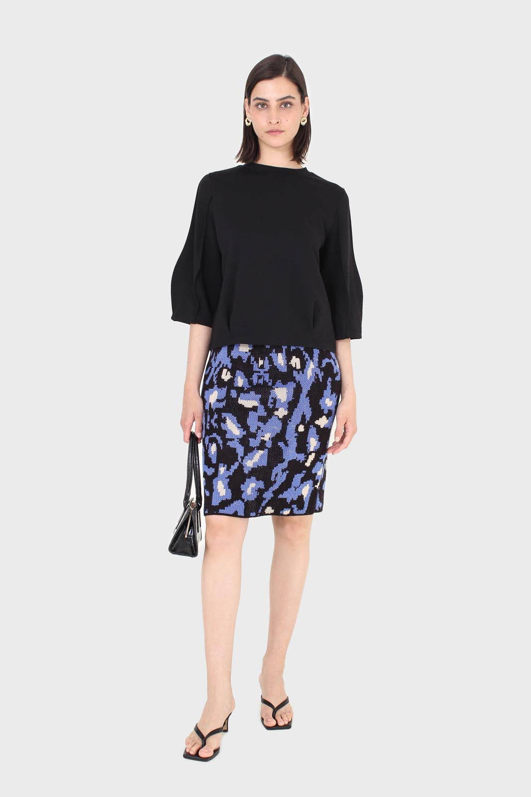 Black sharp seamed 3/4 sleeve top_4