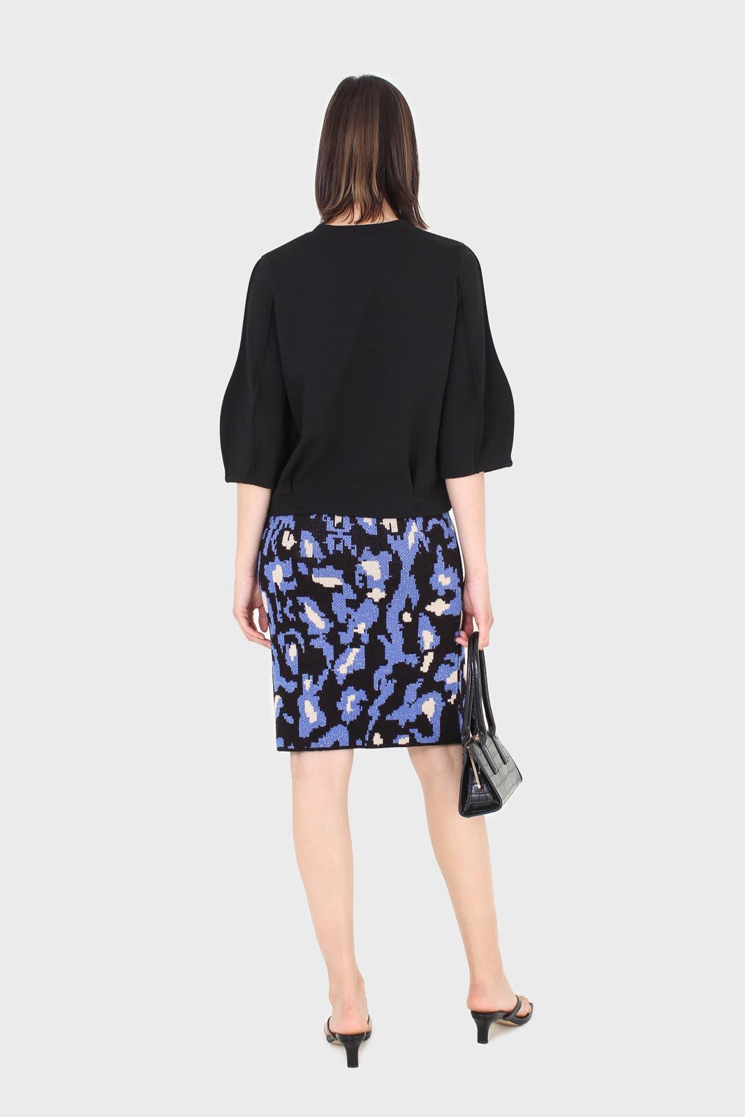 Black sharp seamed 3/4 sleeve top_5