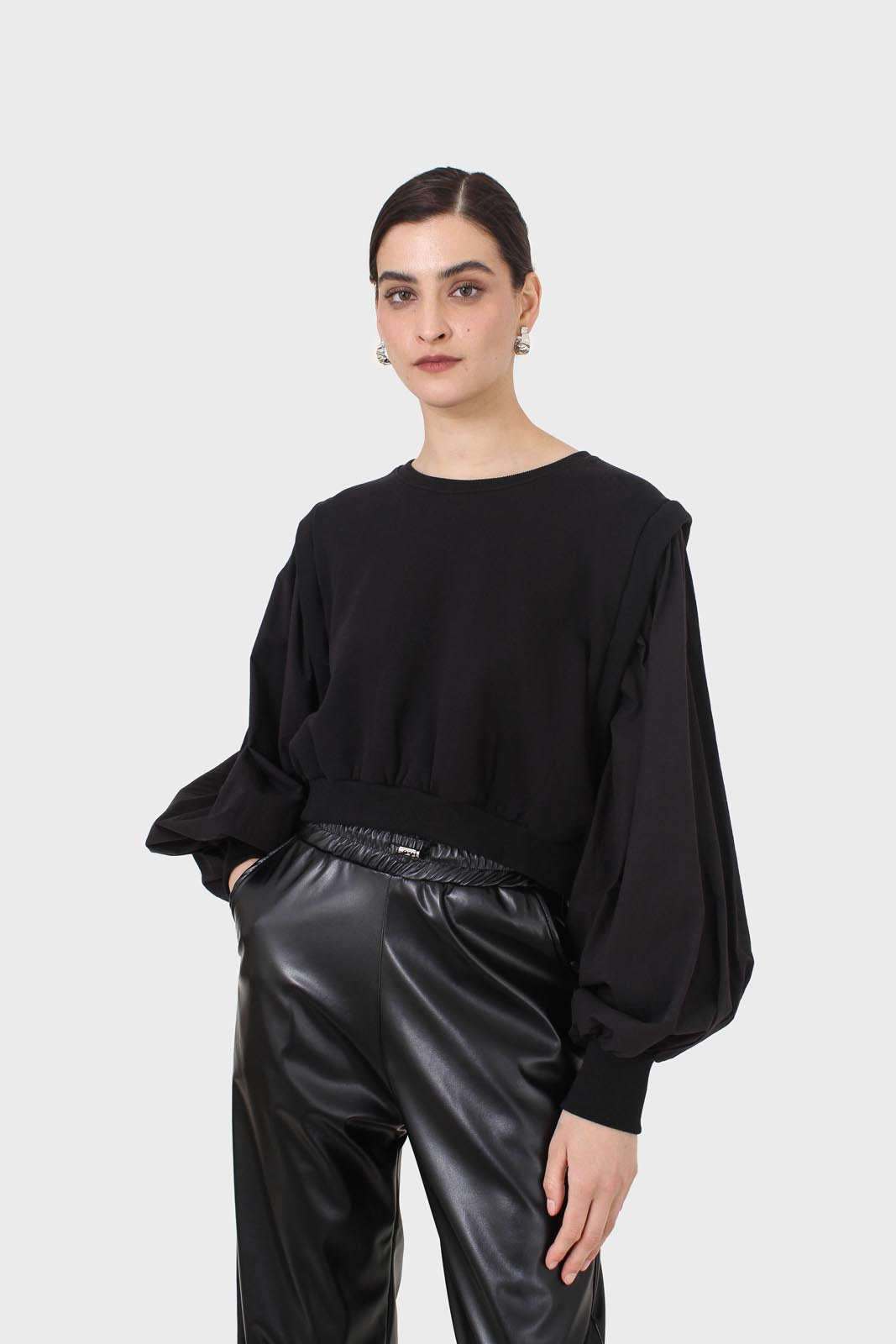 Black balloon sleeved sweatshirt_1