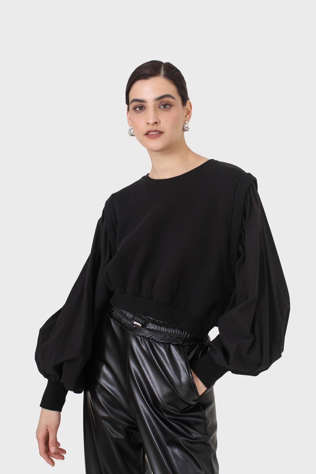 Black balloon sleeved sweatshirt_3