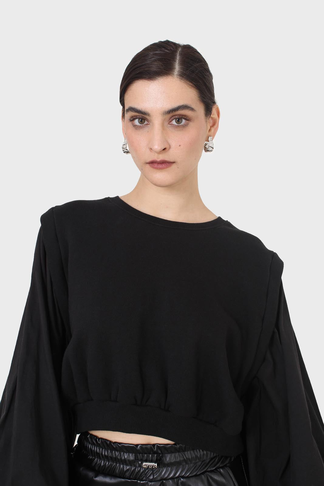 Black balloon sleeved sweatshirt_4