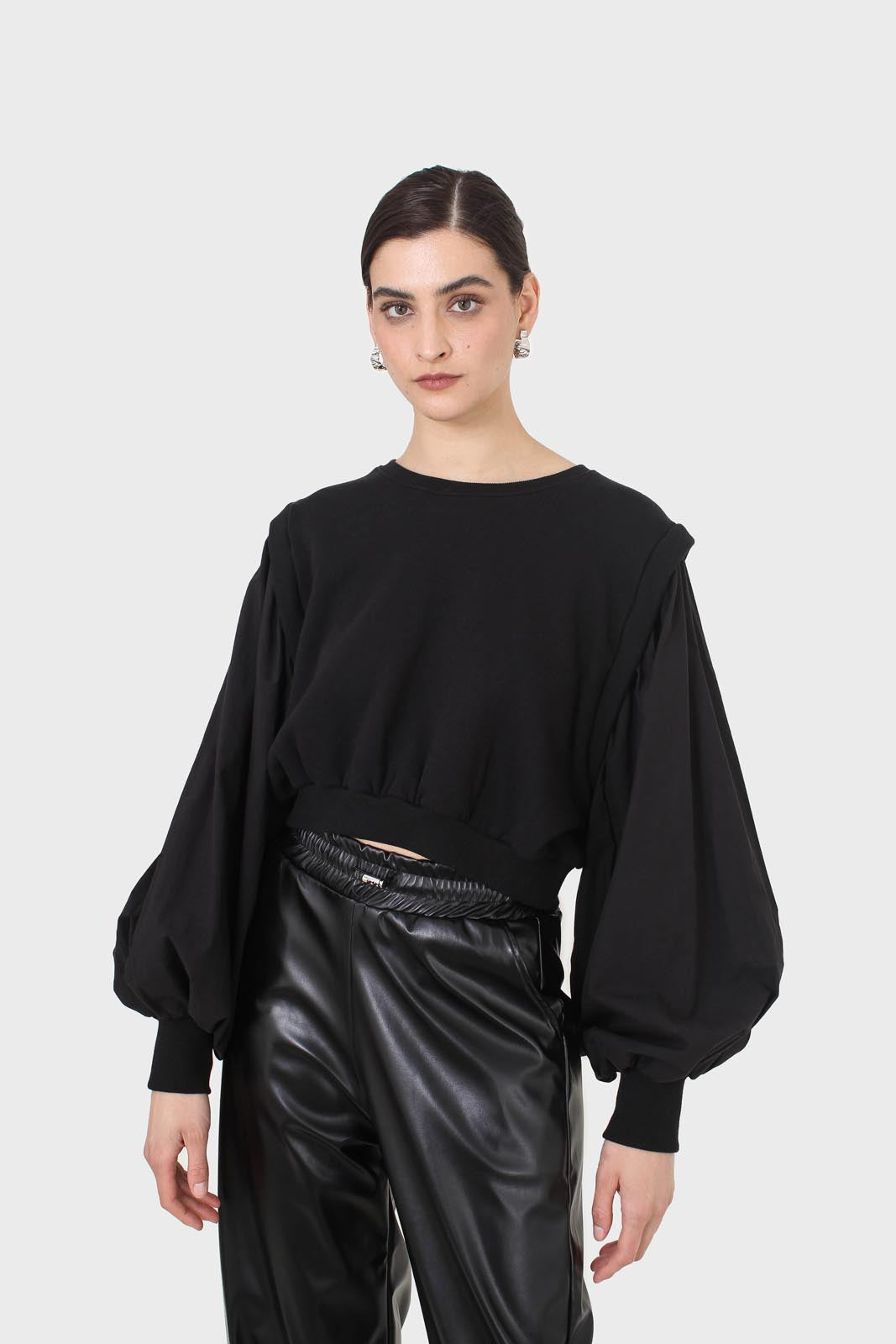 Black balloon sleeved sweatshirt_5