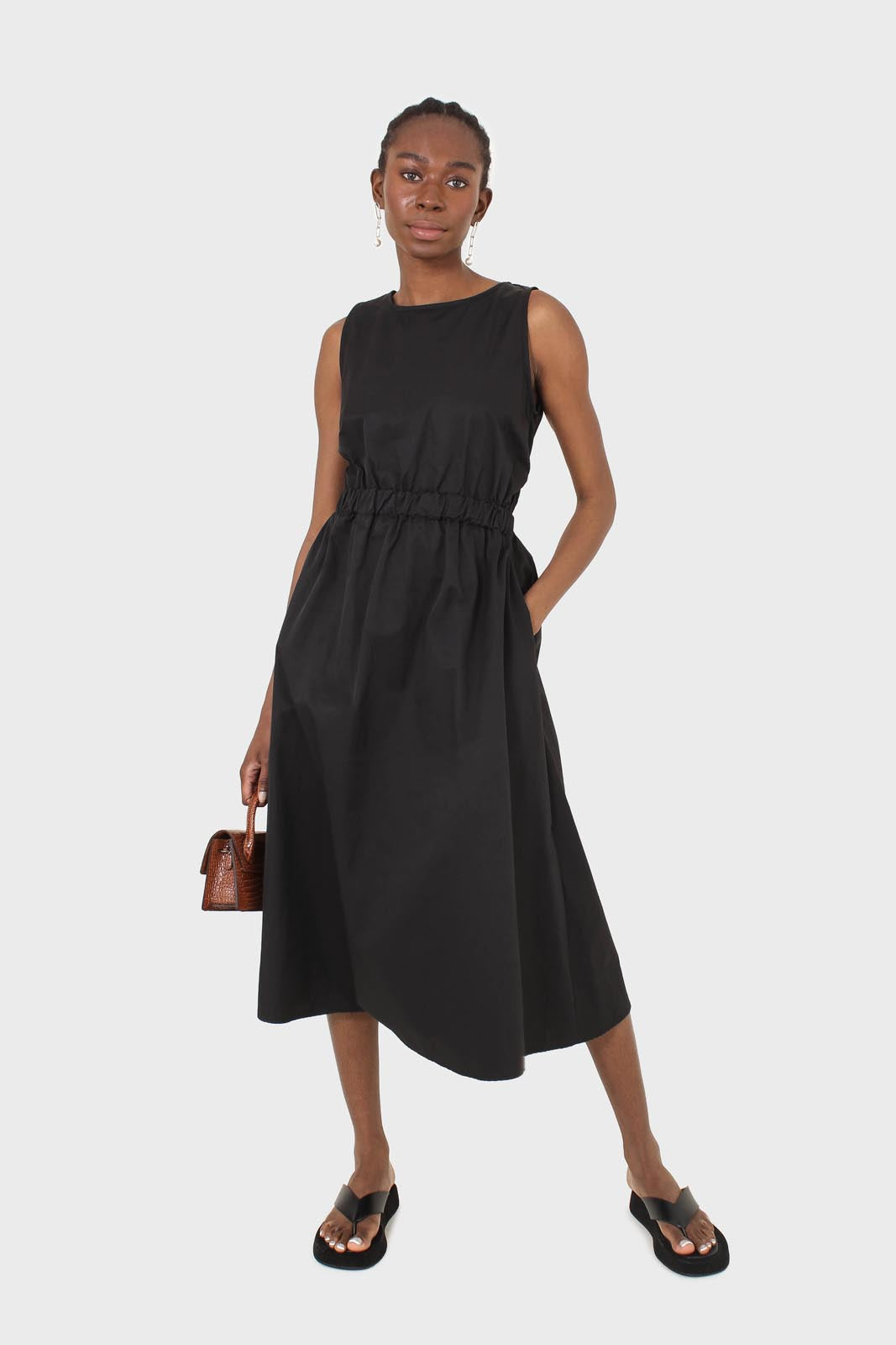 Black sleeveless flare open back maxi dress_1