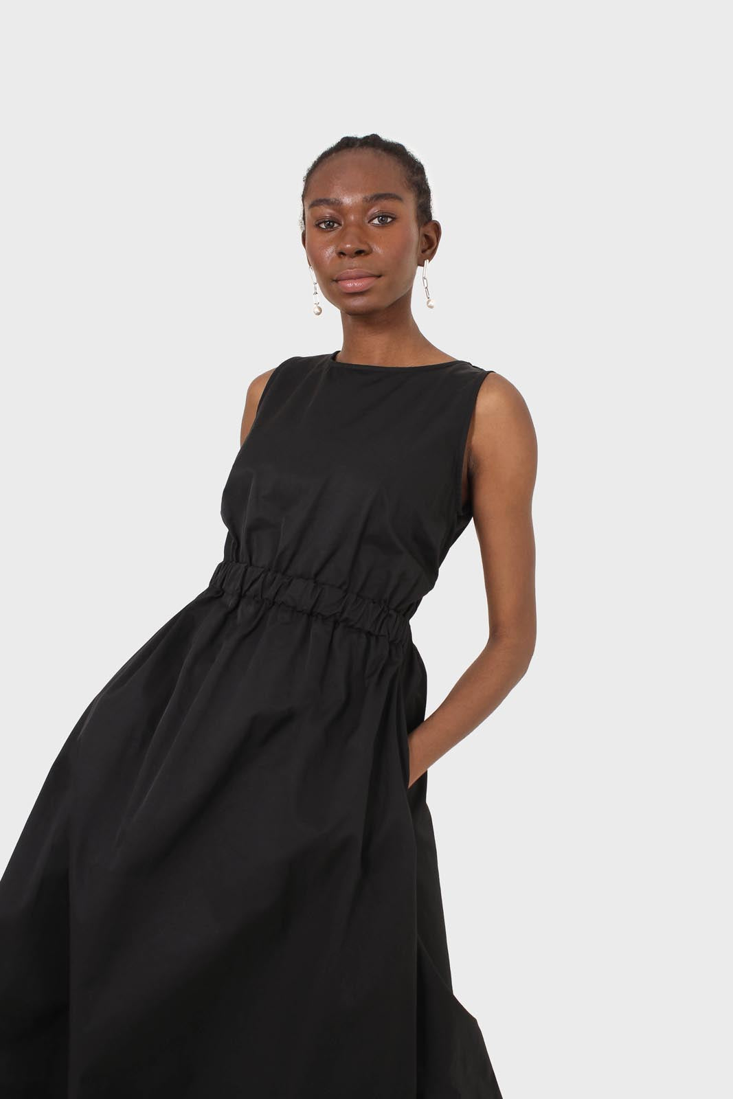 Black sleeveless flare open back maxi dress_8