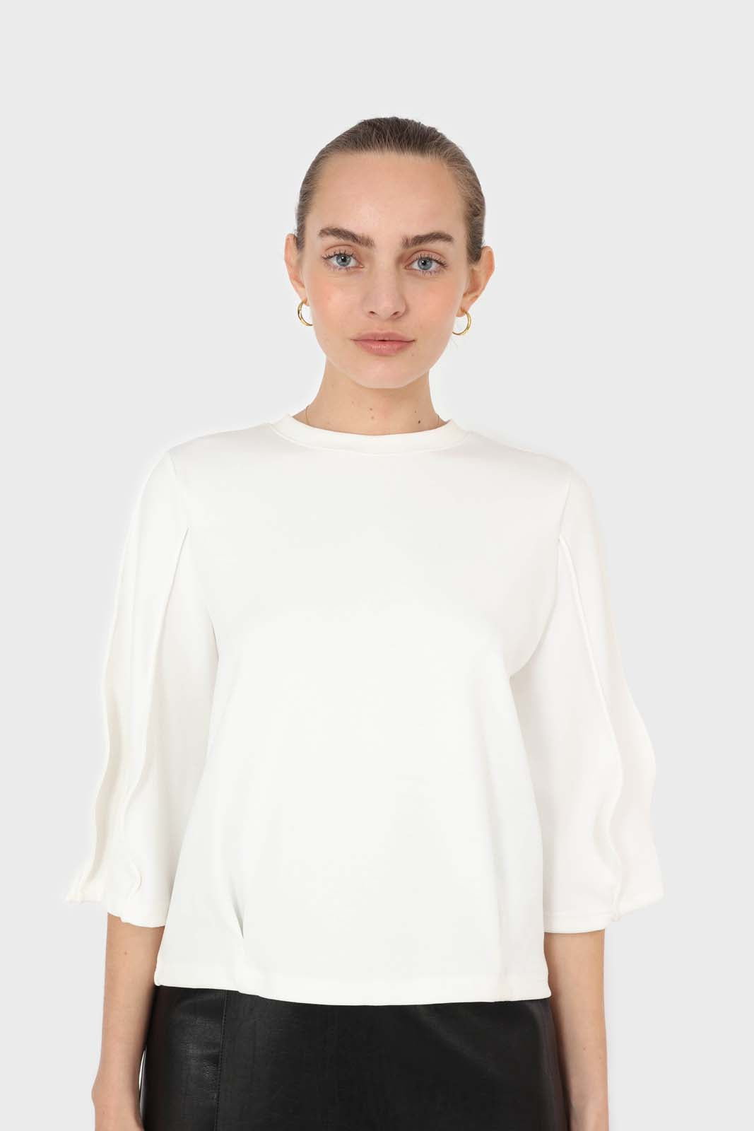 White sharp seamed 3/4 sleeve top_1