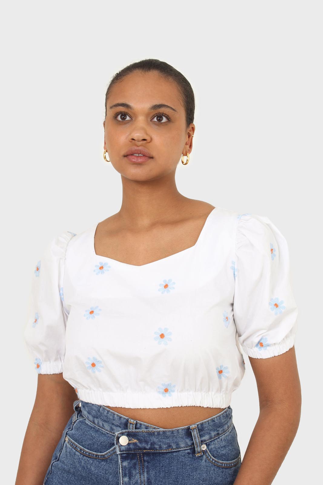 White embroidered daisy short sleeved top_1