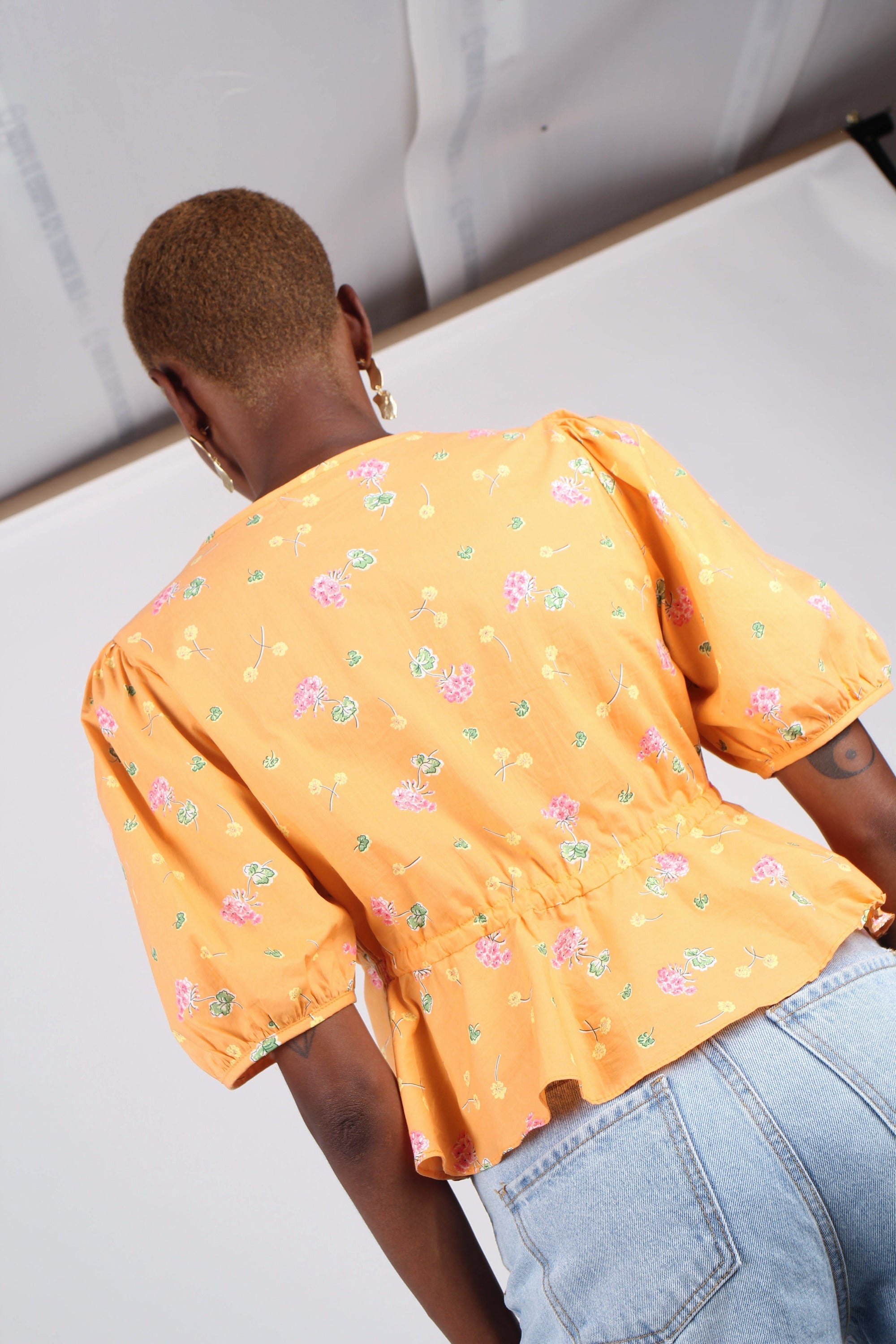 Orange floral print mid cinch blouse_4