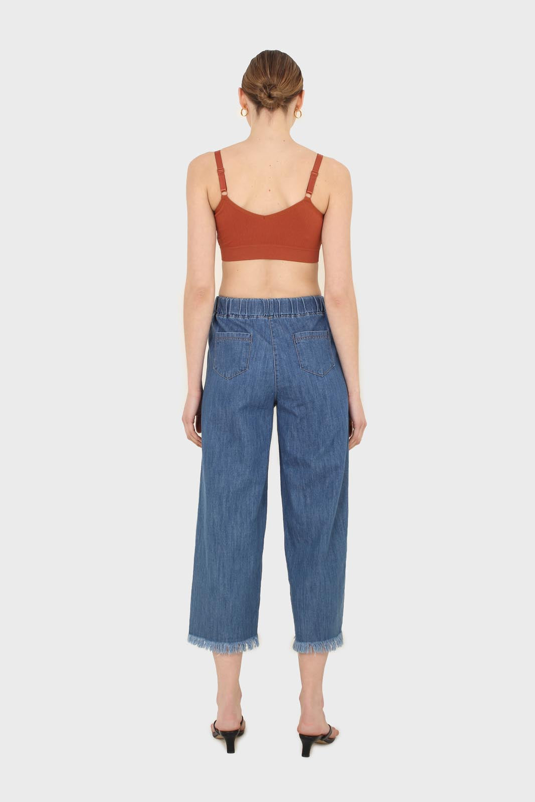 Blue pin tuck raw hem jeans_10