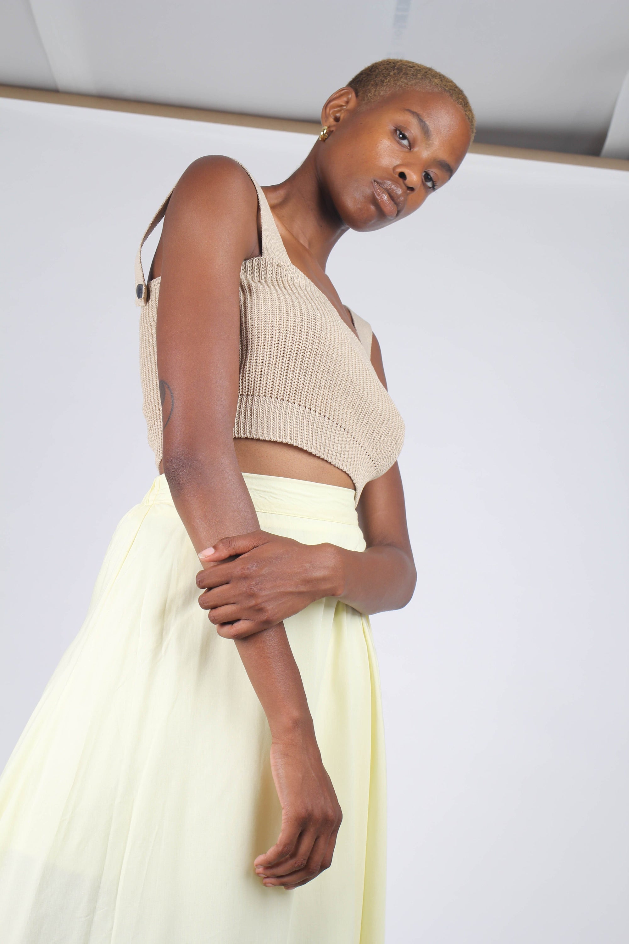 Beige button back knit tank_7