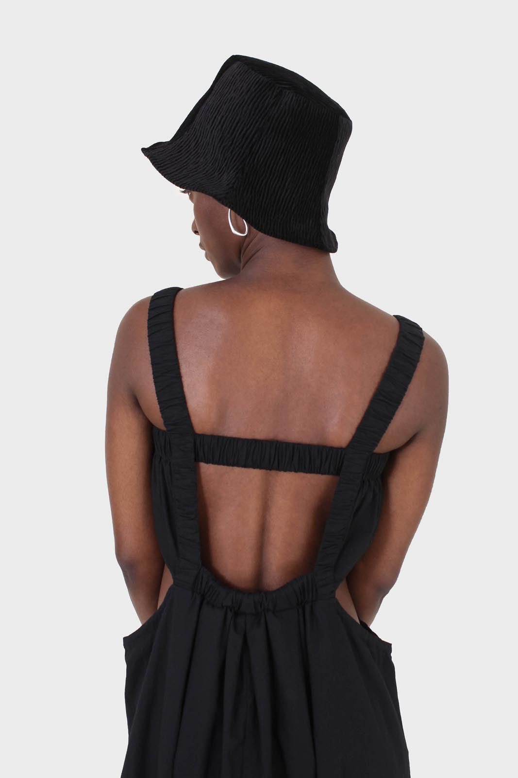 Black open back ruched strap maxi dress_4