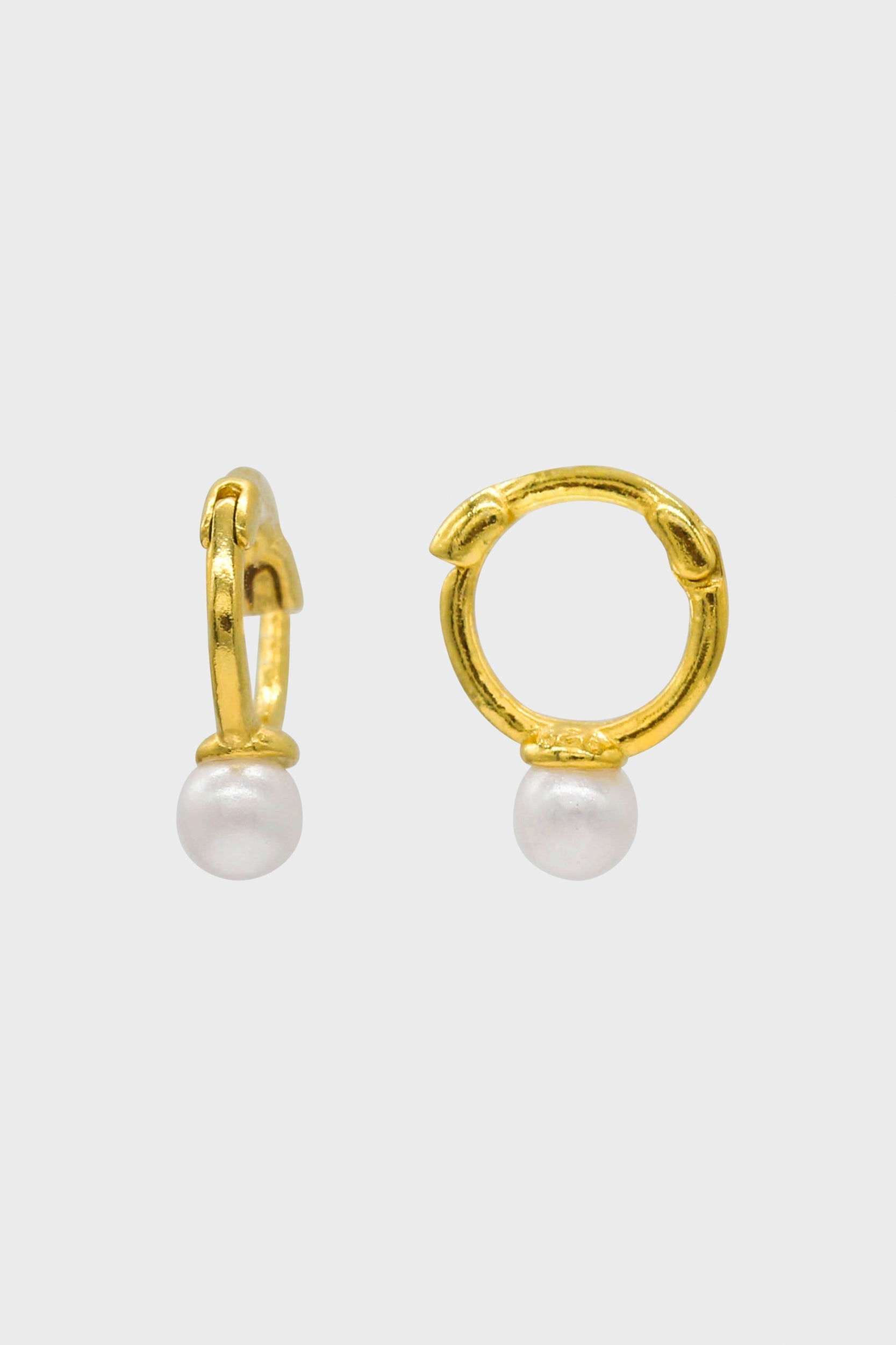 Gold dangling pearl single huggie earring - 4mm_4