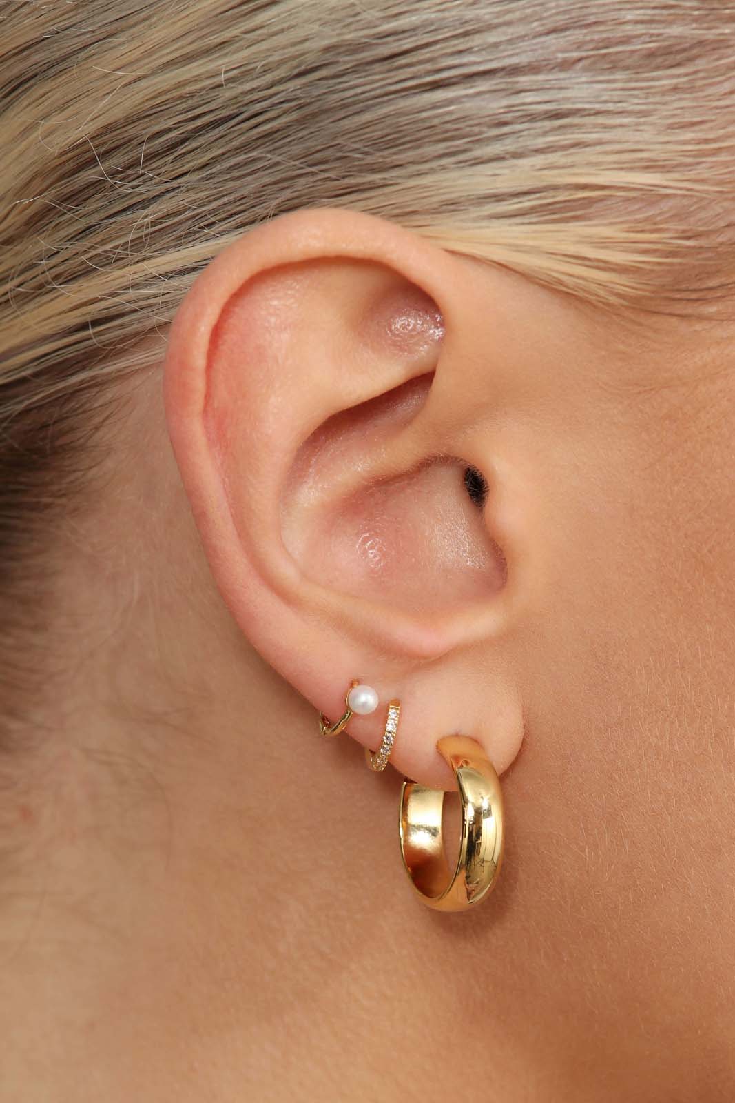 Gold dangling pearl single huggie earring - 4mm_2