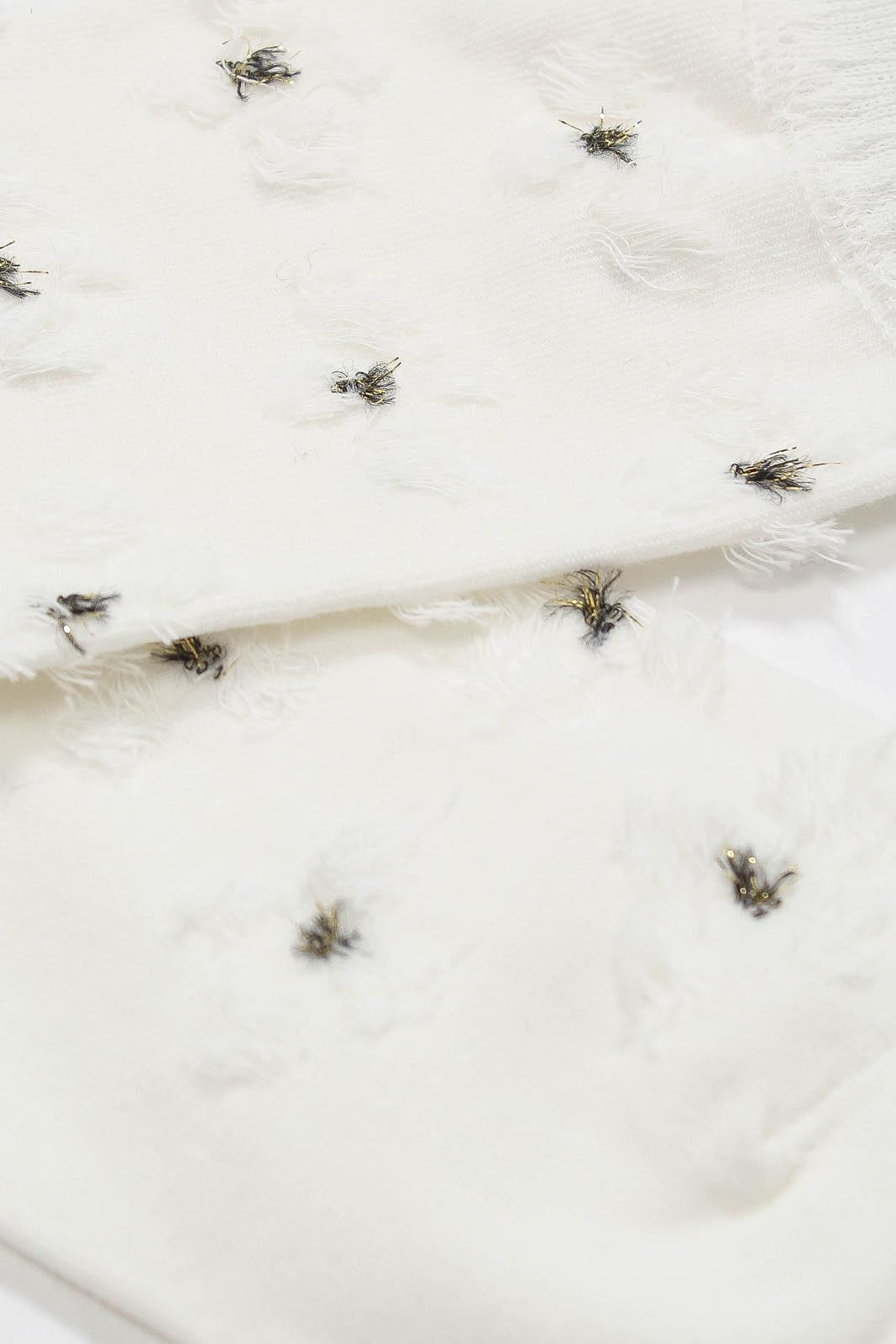 White tufted daisy socks_2