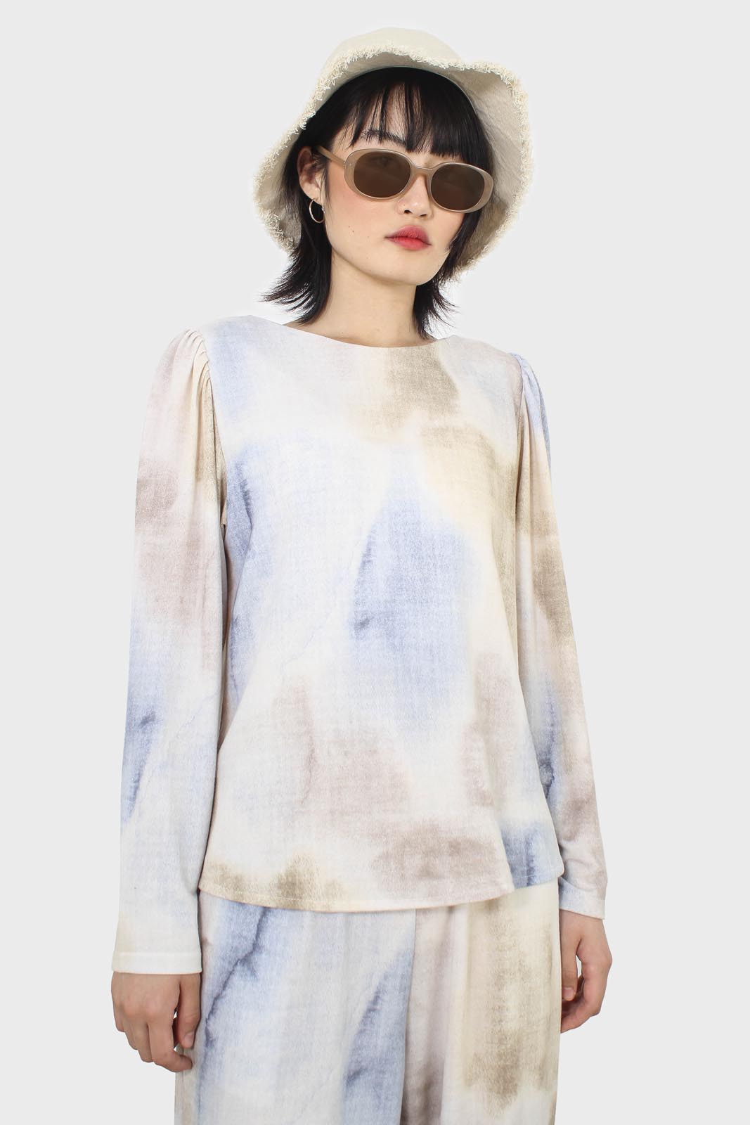 Beige and blue tie dye long sleeved top_9
