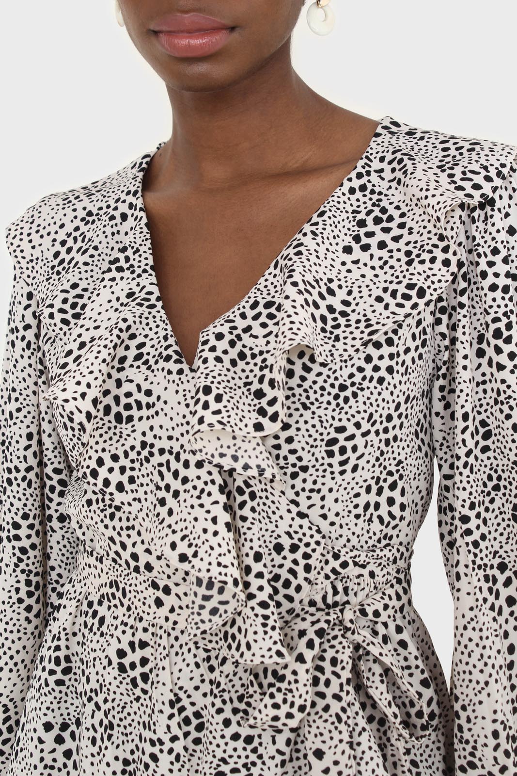 Ivory and black printed ruffle trim dress_7