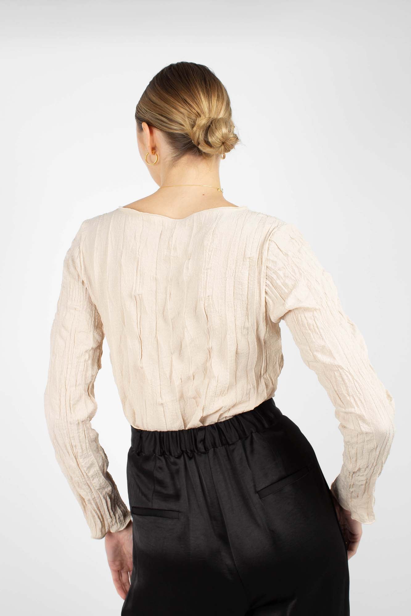 Beige wrinkled long sleeved top_7