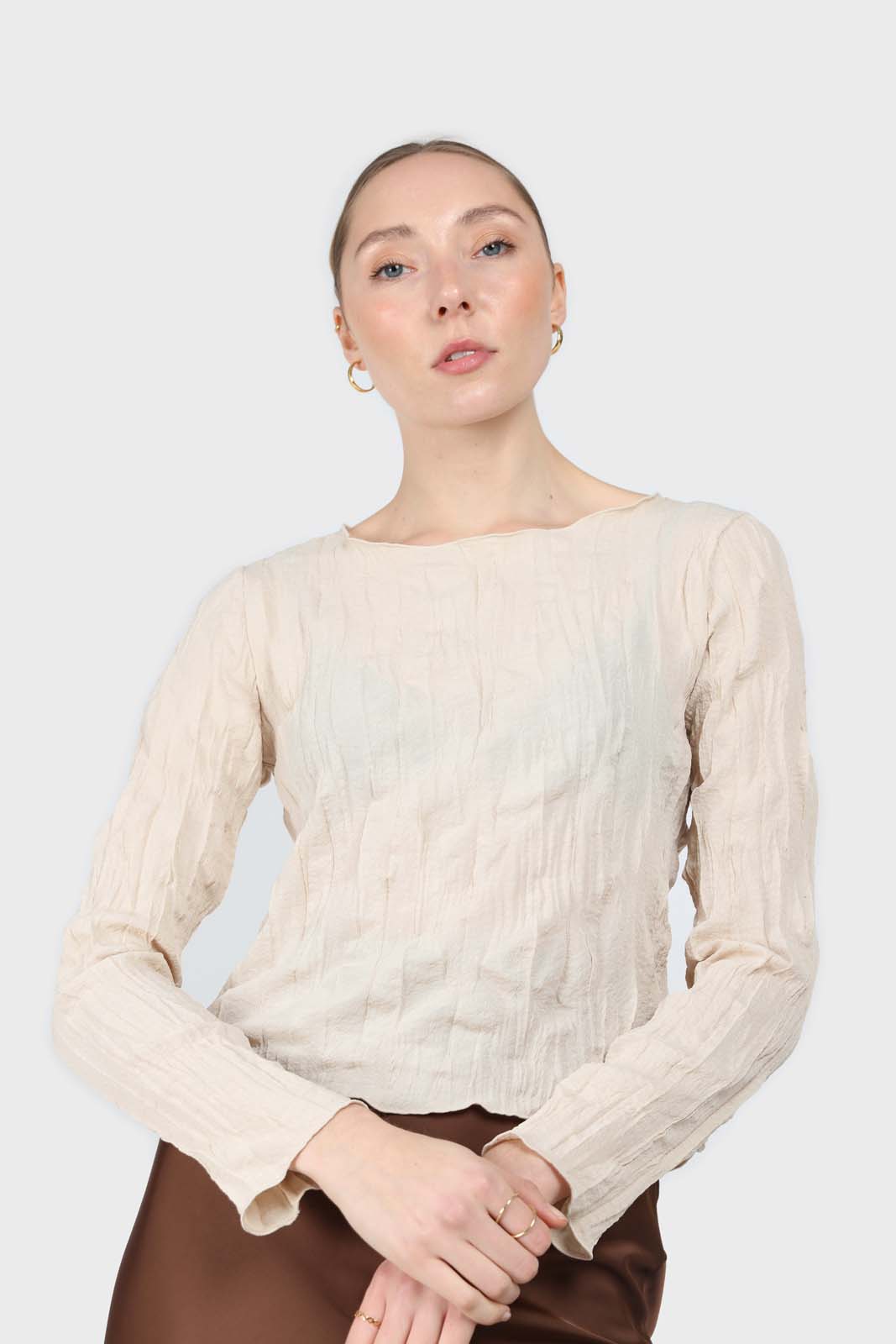 Beige wrinkled long sleeved top_4