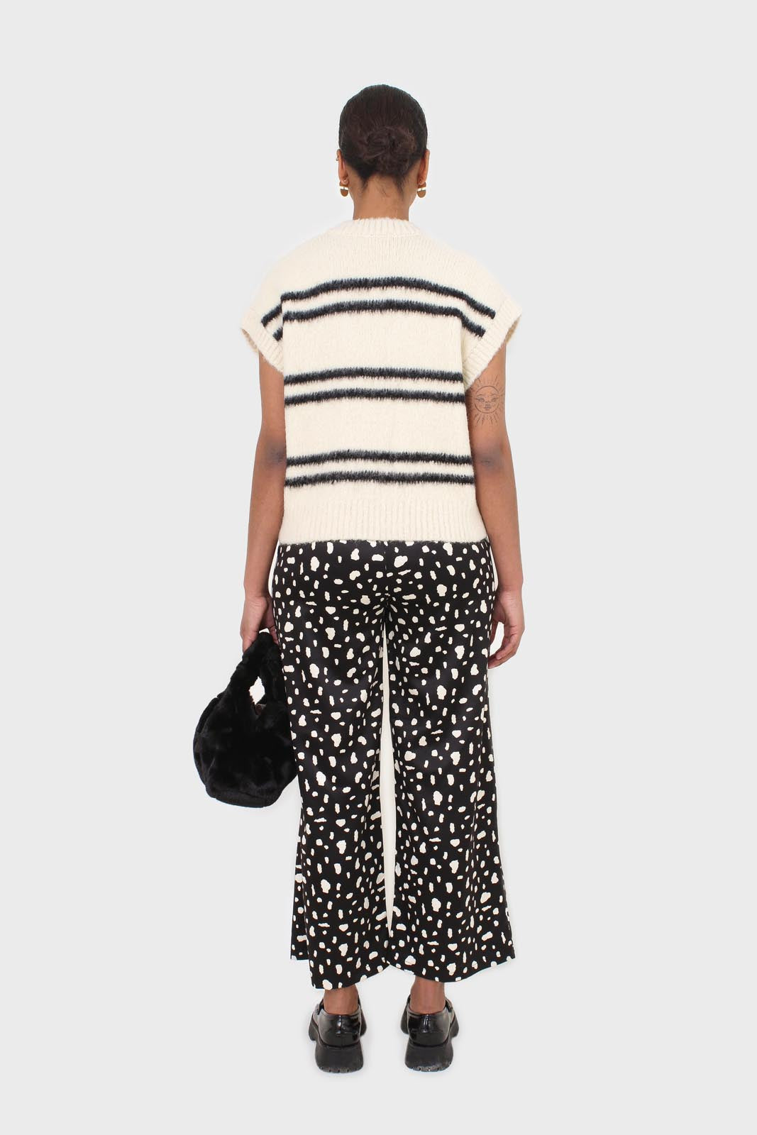 Black and white blotch print satin loose fit trousers_4