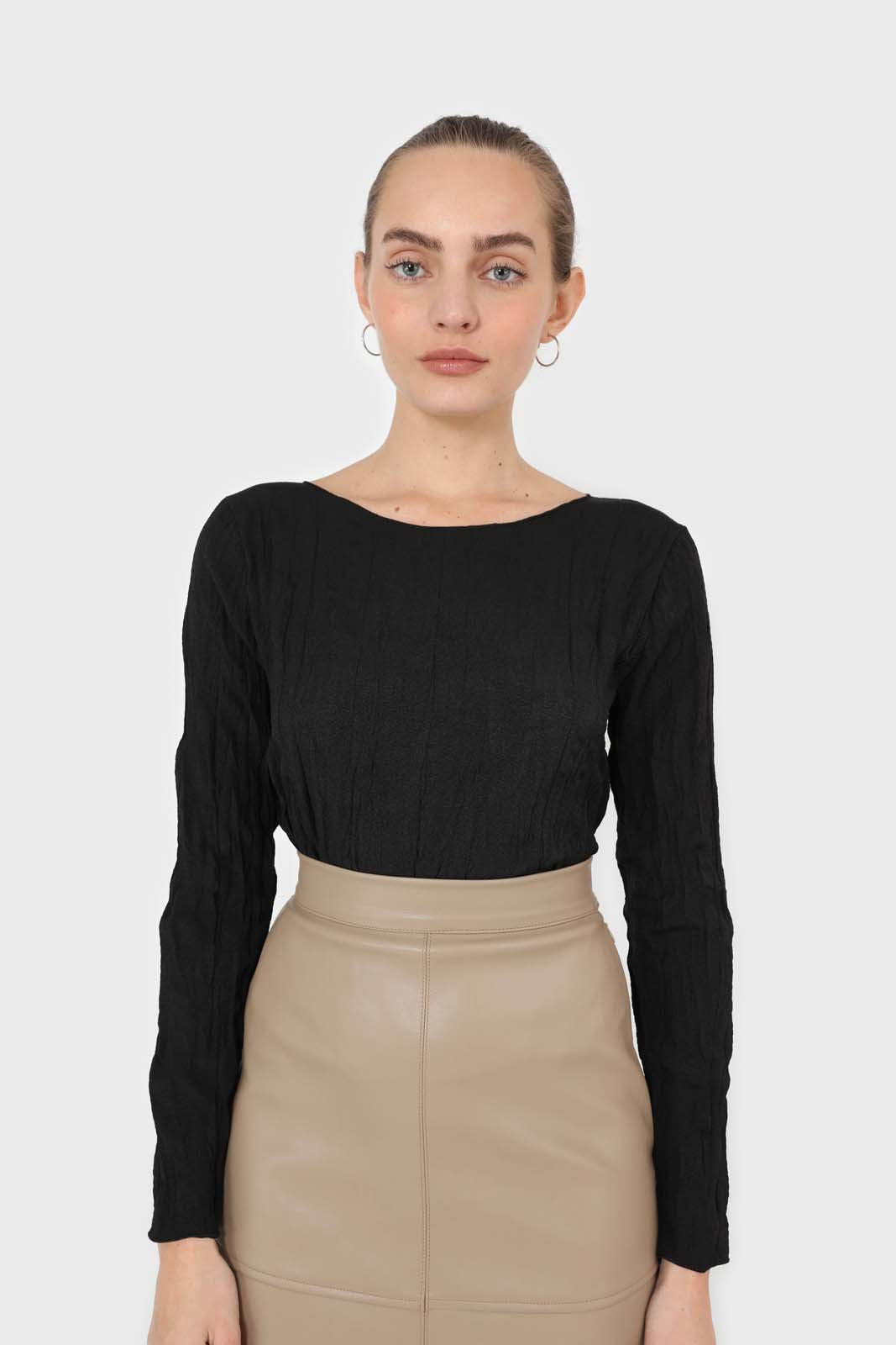 Black wrinkled long sleeved top_7