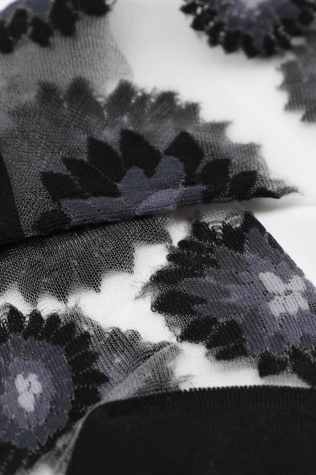 Black large daisy sheer socks_2