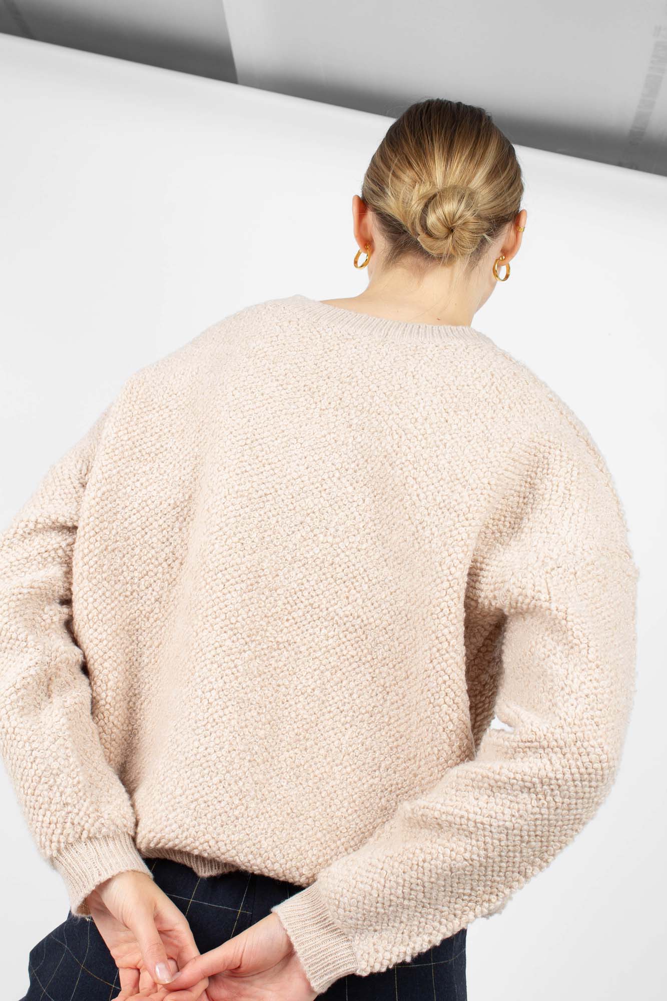 Ivory poodle textured V-neck jumper_4