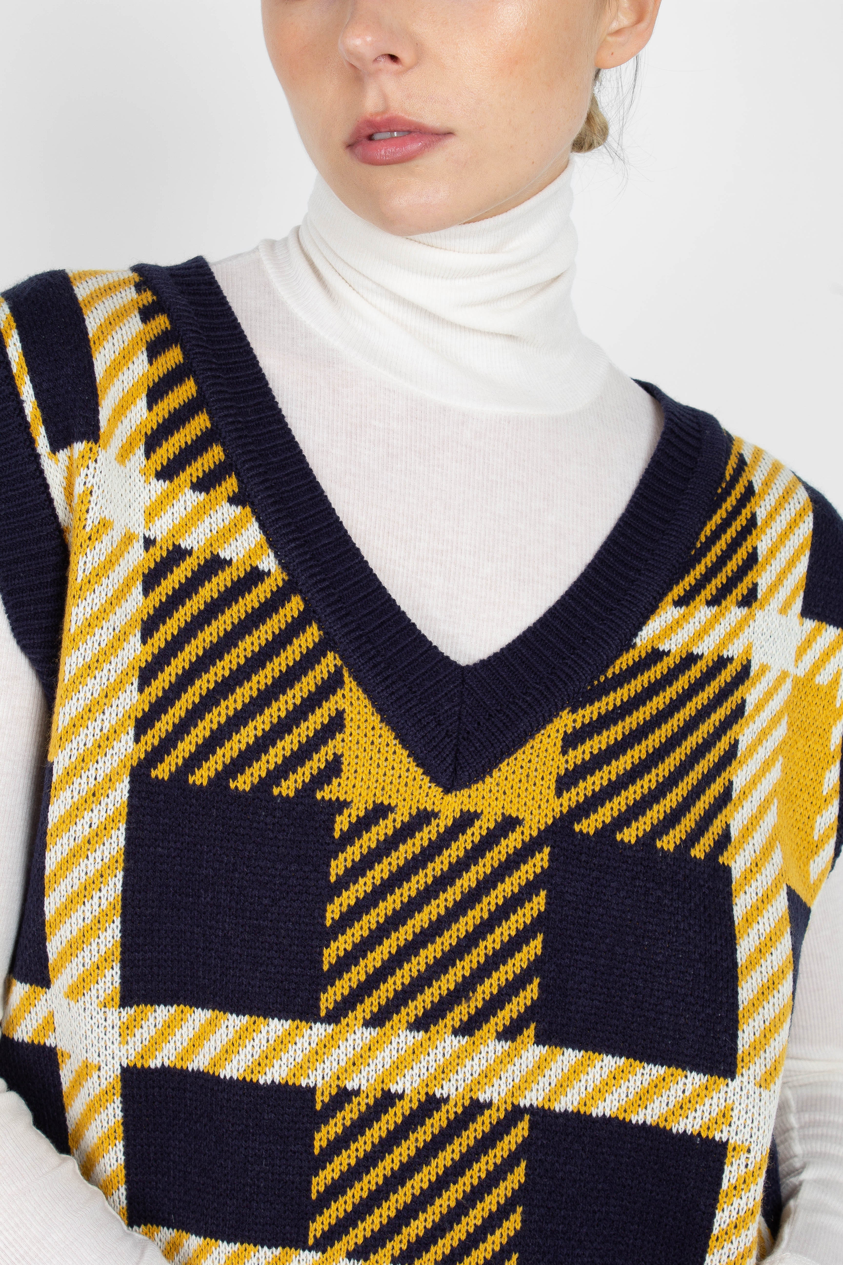 Navy and yellow plaid knit vest_10
